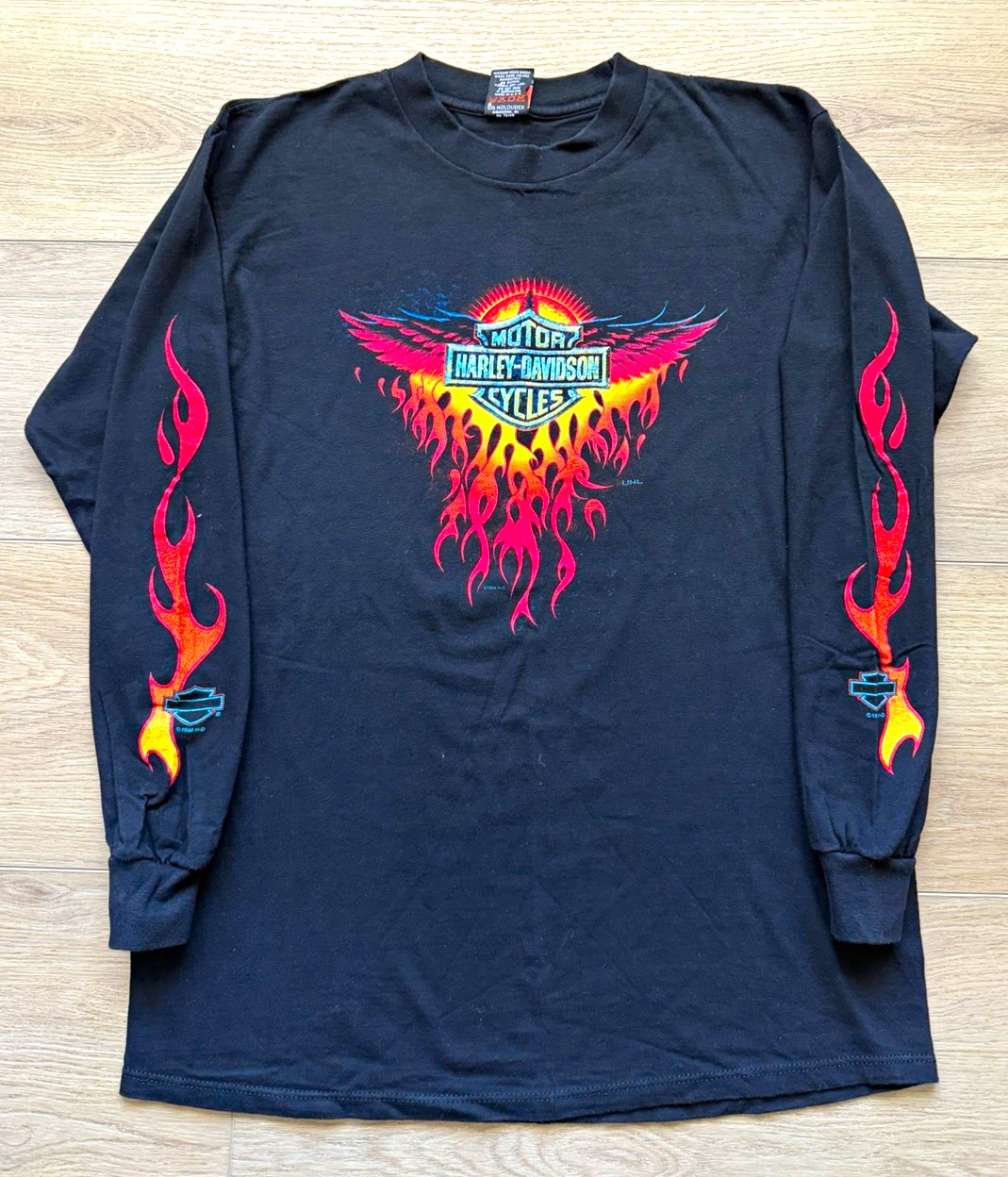 Harley Davidson 1998 Shield Wing Graphic Colorful With Flame Sleeve Hit Size LRG Harley Davidson 1998 Shield Wing Graphic Colorful With Flame Sleeve Hit Size LRG