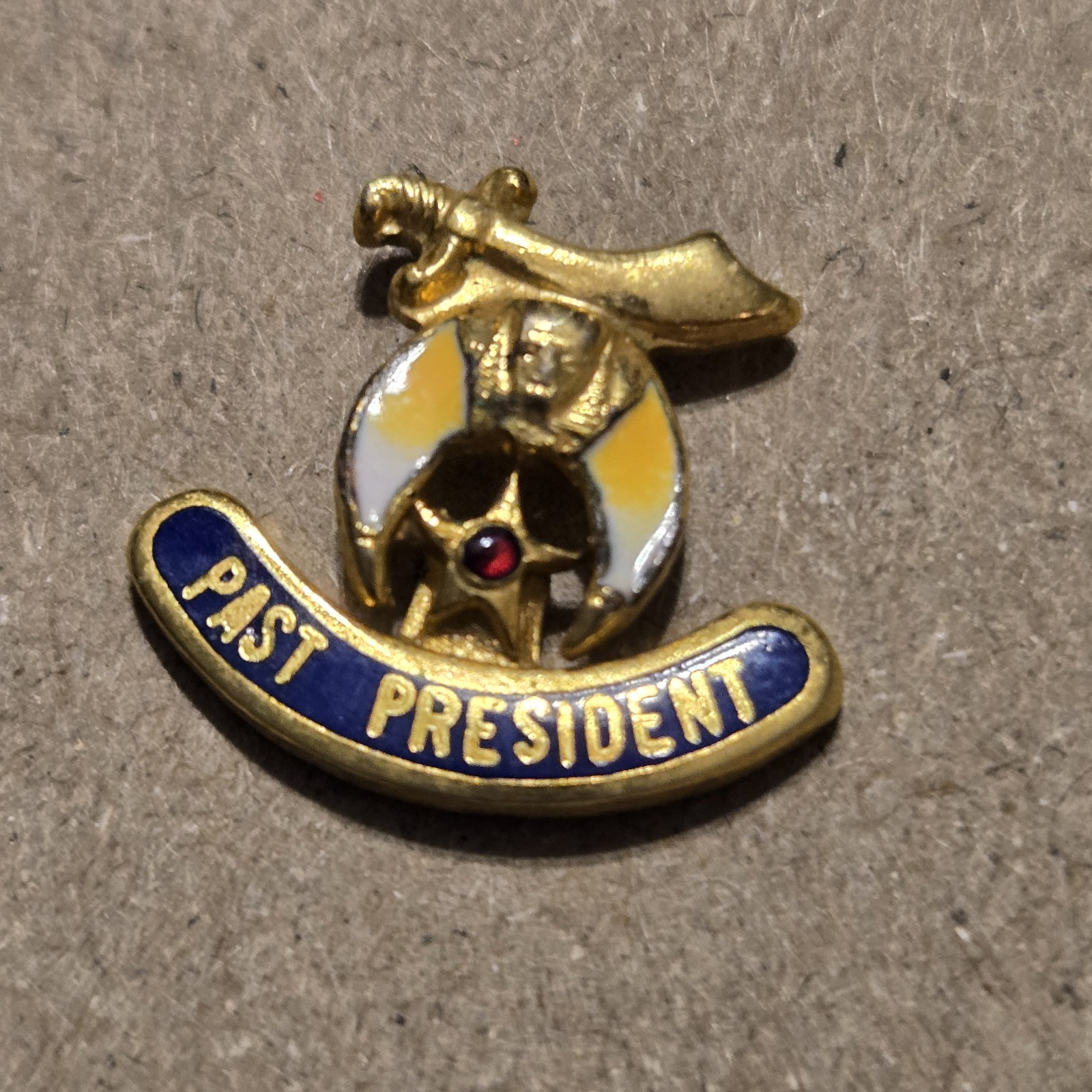 Masonic Past President Pin Freemason with Sphynx Head/Scimitar Masonic Past President Pin Freemason with Sphynx Head/Scimitar