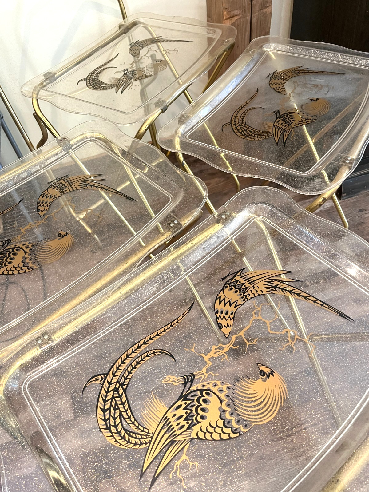 Set of 4 Vintage Quaker Lucite TV Tray Tables Gold Fleck Bird Peacock Pheasant
