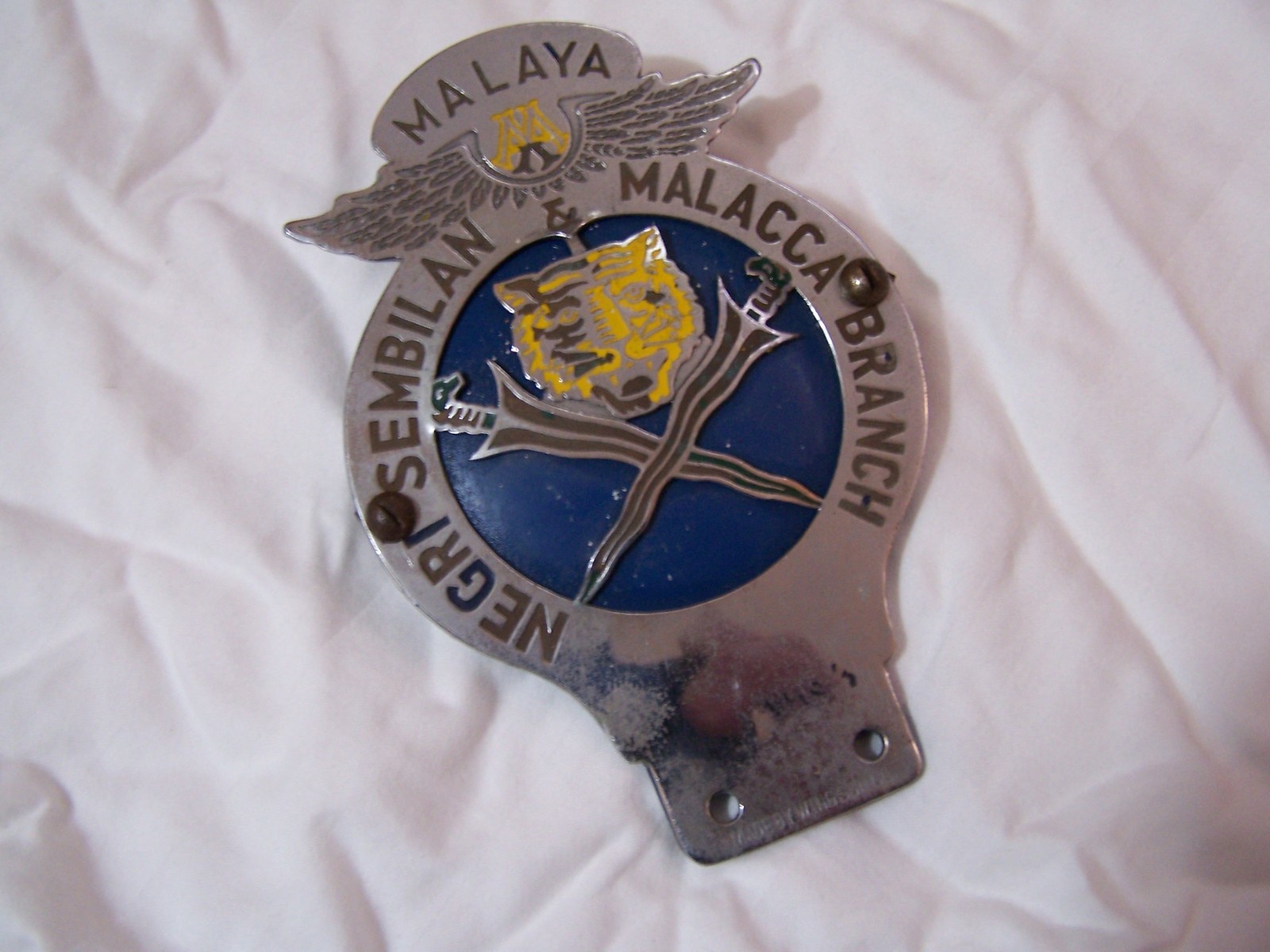 RARE AA CAR BADGE VINTAGE 19--? AA MALAYA, NEGRI, SEMBILAN, MALACCA BRANCH RARE AA CAR BADGE VINTAGE 19--? AA MALAYA, NEGRI, SEMBILAN, MALACCA BRANCH