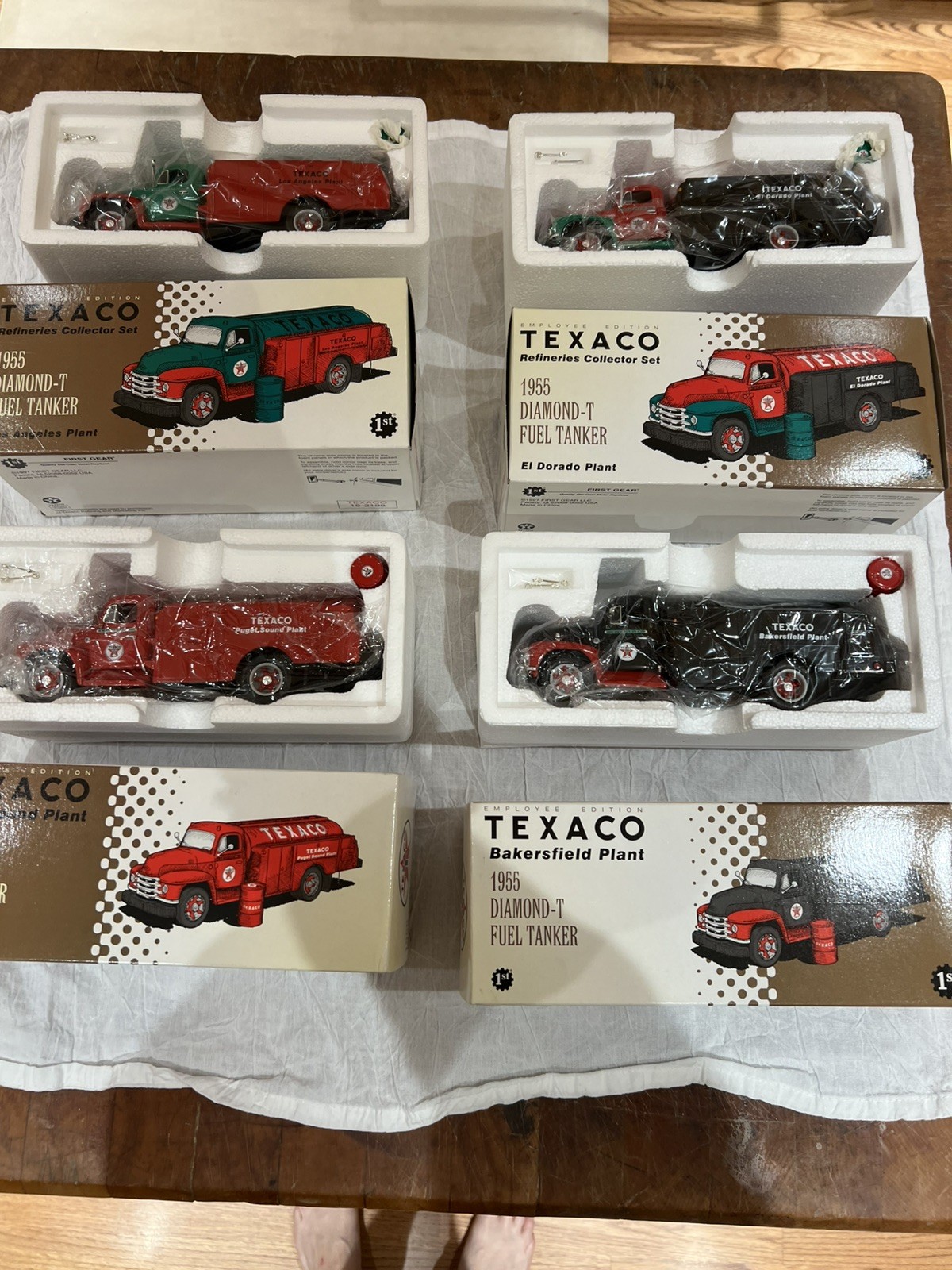 FIRST GEAR TEXACO Refinery 1955 DIAMOND T TANKER Truck's COMPLETE SET OF 4 FIRST GEAR TEXACO Refinery 1955 DIAMOND T TANKER Truck's COMPLETE SET OF 4