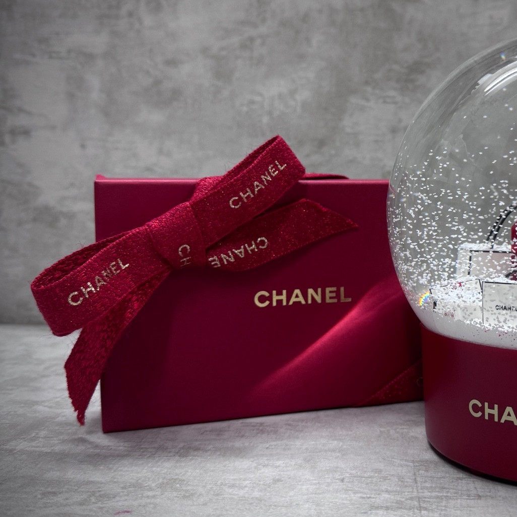 Very Rare CHANEL 2025 Chinese New Year Leather Red Pouch With Camellia Embossing Very Rare CHANEL 2025 Chinese New Year Leather Red Pouch With Camellia Embossing
