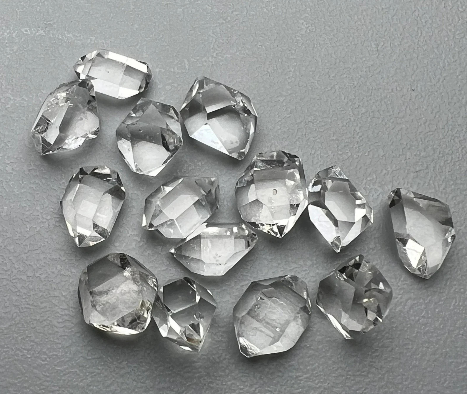 12 pcs Herkimer diamond crystals 9-10mm - Undrilled 12 pcs Herkimer diamond crystals 9-10mm - Undrilled