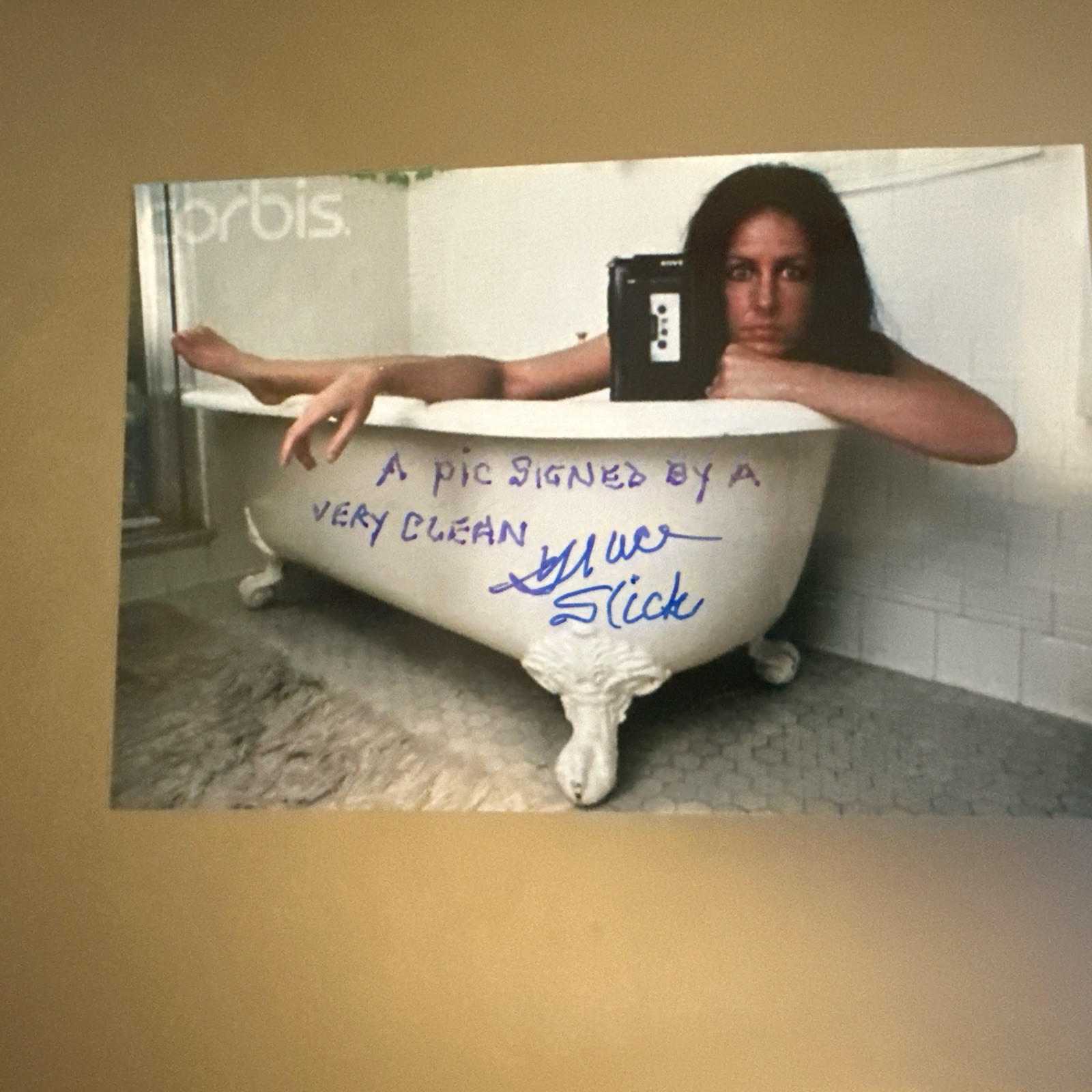 GRACE SLICK Hand Signed Autograph 4X6 PHOTO - JEFFERSON AIRPLANE - LEGEND SINGER GRACE SLICK Hand Signed Autograph 4X6 PHOTO - JEFFERSON AIRPLANE - LEGEND SINGER