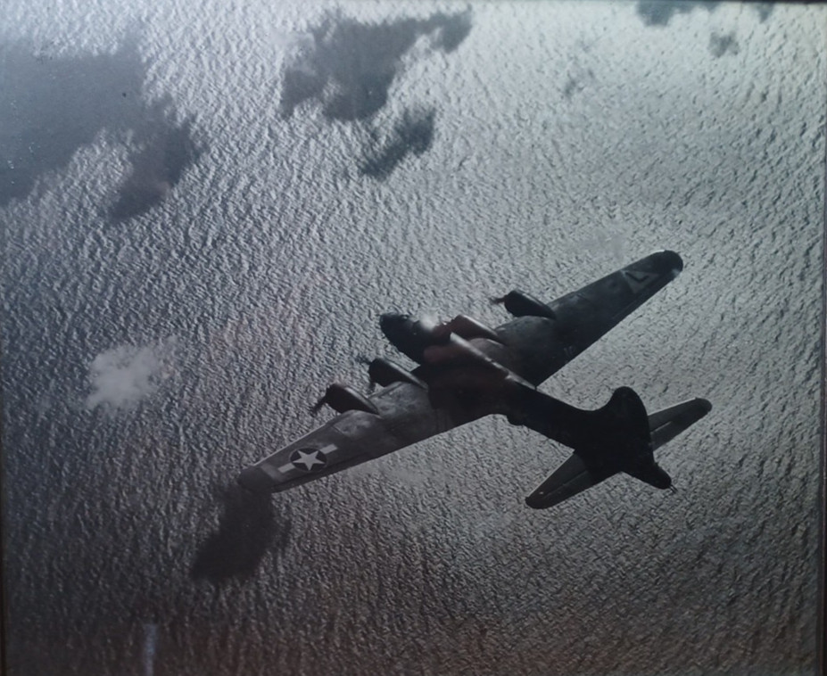 WWII Framed ORG B-17 Bomber 138 1st Bomb Group Flying Miss Minookie JRRTS