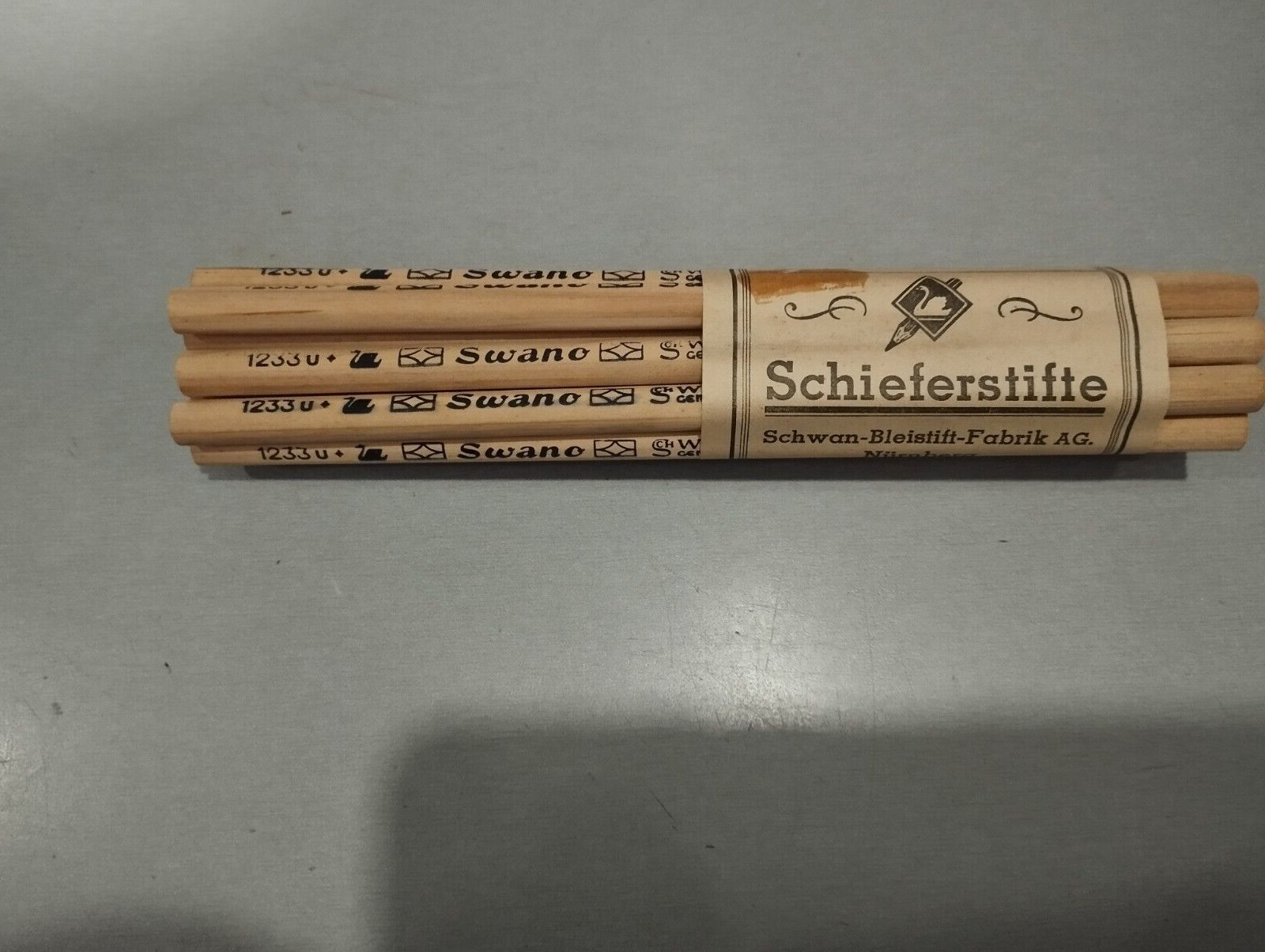12 VINTAGE  PENCILS --SCHWAN-SWANO---in  BANREROL- GERMANY  RARE