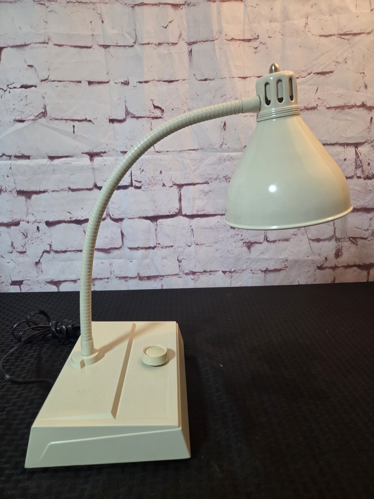 Vintage MCM Dazor Industrial Gooseneck Desk Lamp Model 1069DM-Dimmable Cream Vintage MCM Dazor Industrial Gooseneck Desk Lamp Model 1069DM-Dimmable Cream