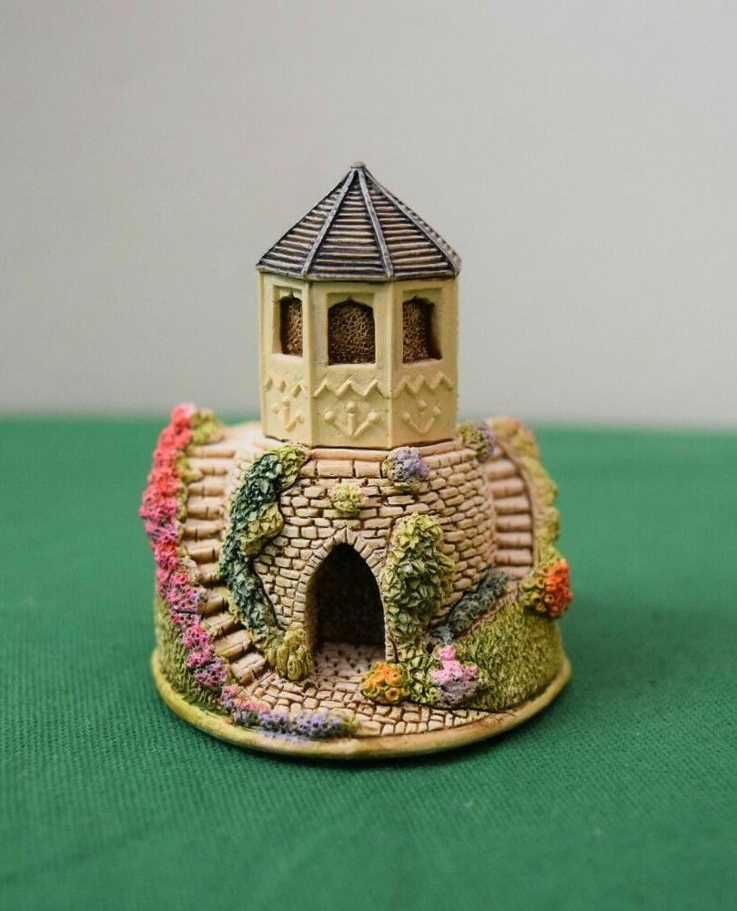 Lilliput Lane Little Ray of Sunshine Mint box with a deed.