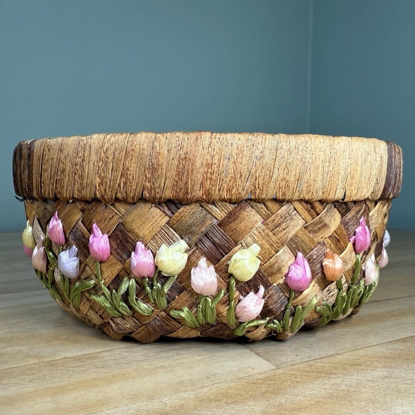 VTG Woven Straw Raffia TULIPS Floral Embroidery Handmade Basket 3x7” Philippines VTG Woven Straw Raffia TULIPS Floral Embroidery Handmade Basket 3x7” Philippines