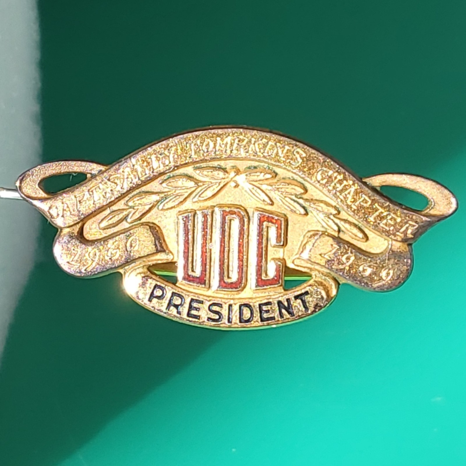 UDC United Daughters of the Confederacy President Pin 1966 Sally Tomkins Chapter UDC United Daughters of the Confederacy President Pin 1966 Sally Tomkins Chapter