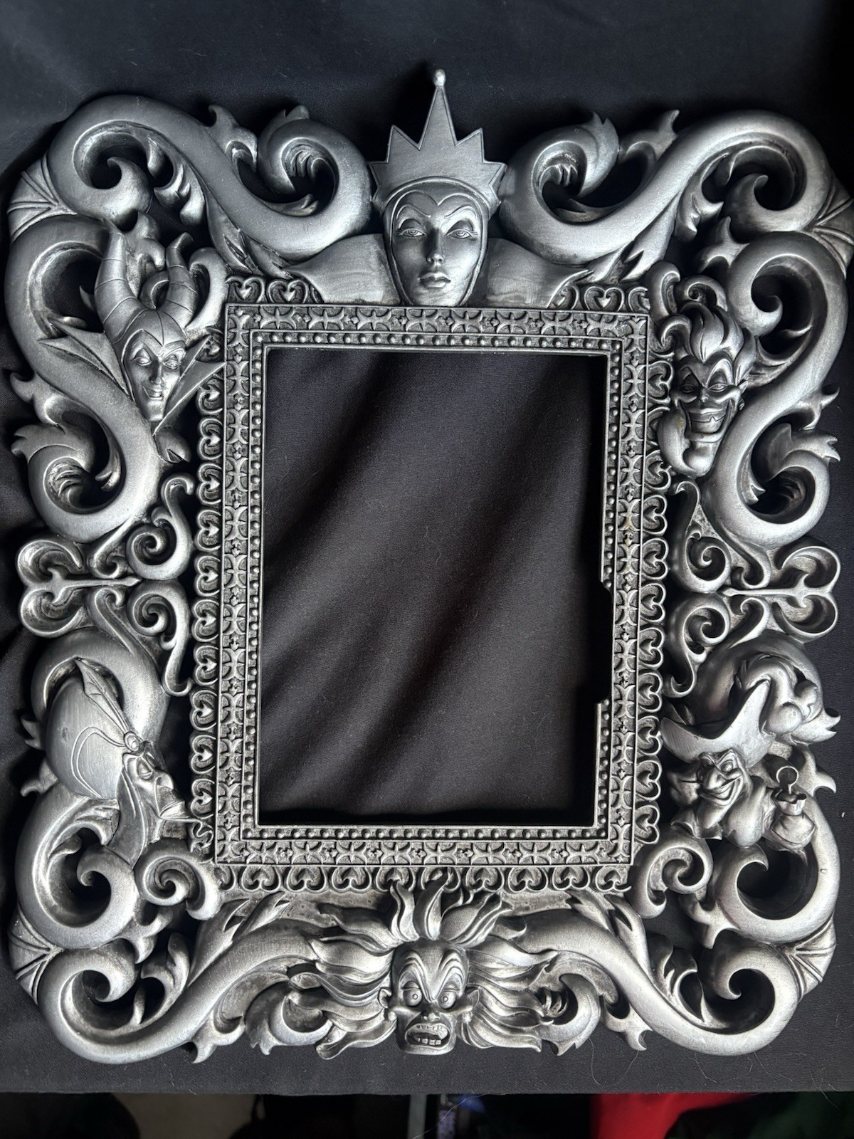 Retired Disney Parks Exclusive Villains Silver 5″x 7″ Photo Frame Retired Disney Parks Exclusive Villains Silver 5″x 7″ Photo Frame