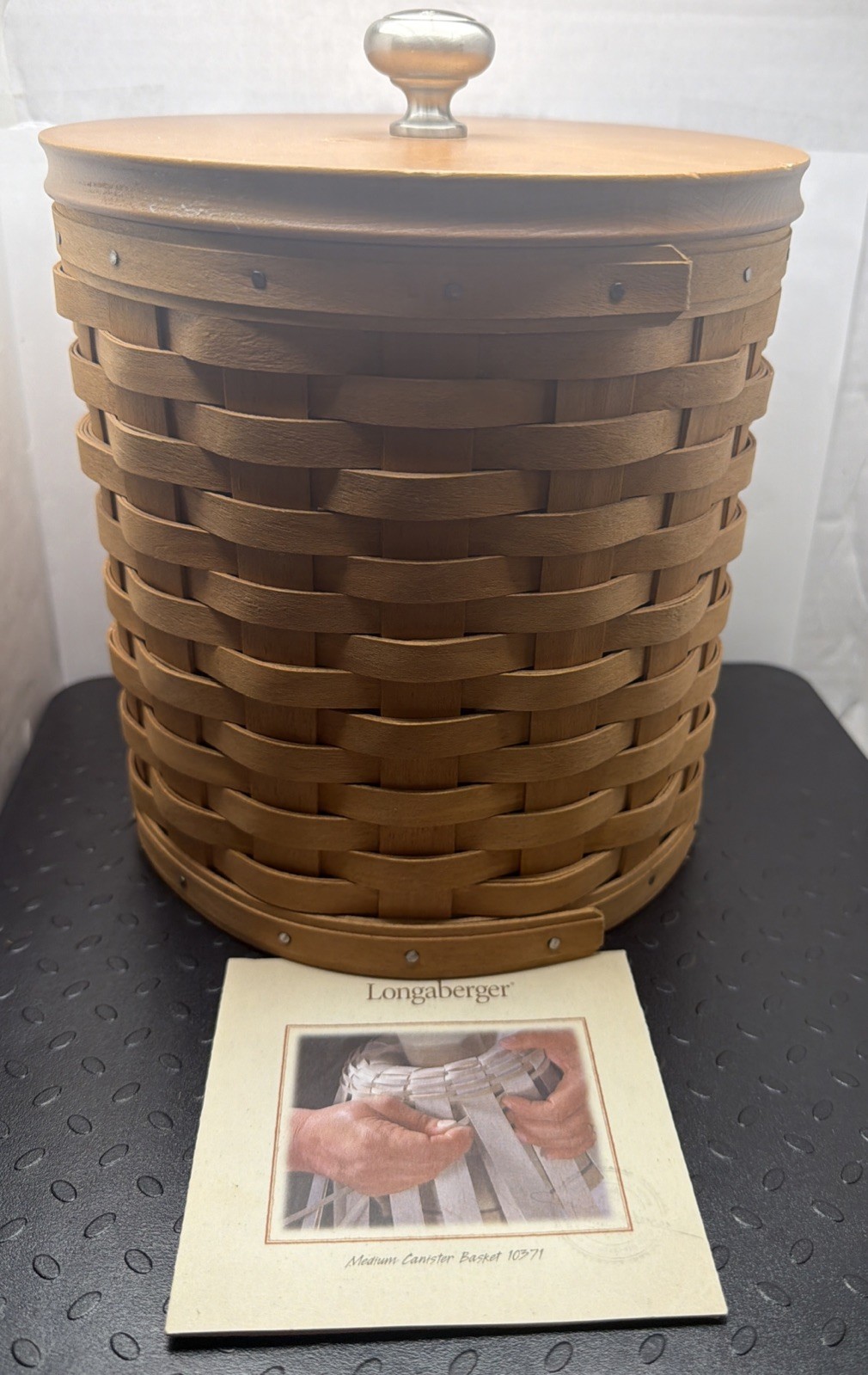Longaberger med. Canister Basket Plastic sealable insert and Canister Lid: 5A1 Longaberger med. Canister Basket Plastic sealable insert and Canister Lid: 5A1