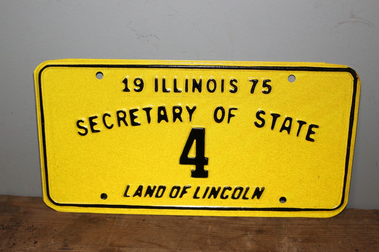 Vintage 1975 Illinois Secretary Of State Police Government License Plate