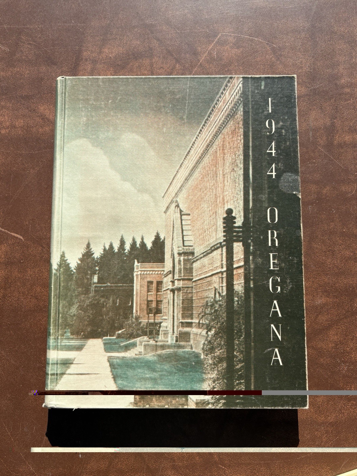 OLD VINTAGE 1944 OREGANA UNIVERSITY OF OREGON EUGENE YEARBOOK GREAT PHOTOS OLD VINTAGE 1944 OREGANA UNIVERSITY OF OREGON EUGENE YEARBOOK GREAT PHOTOS