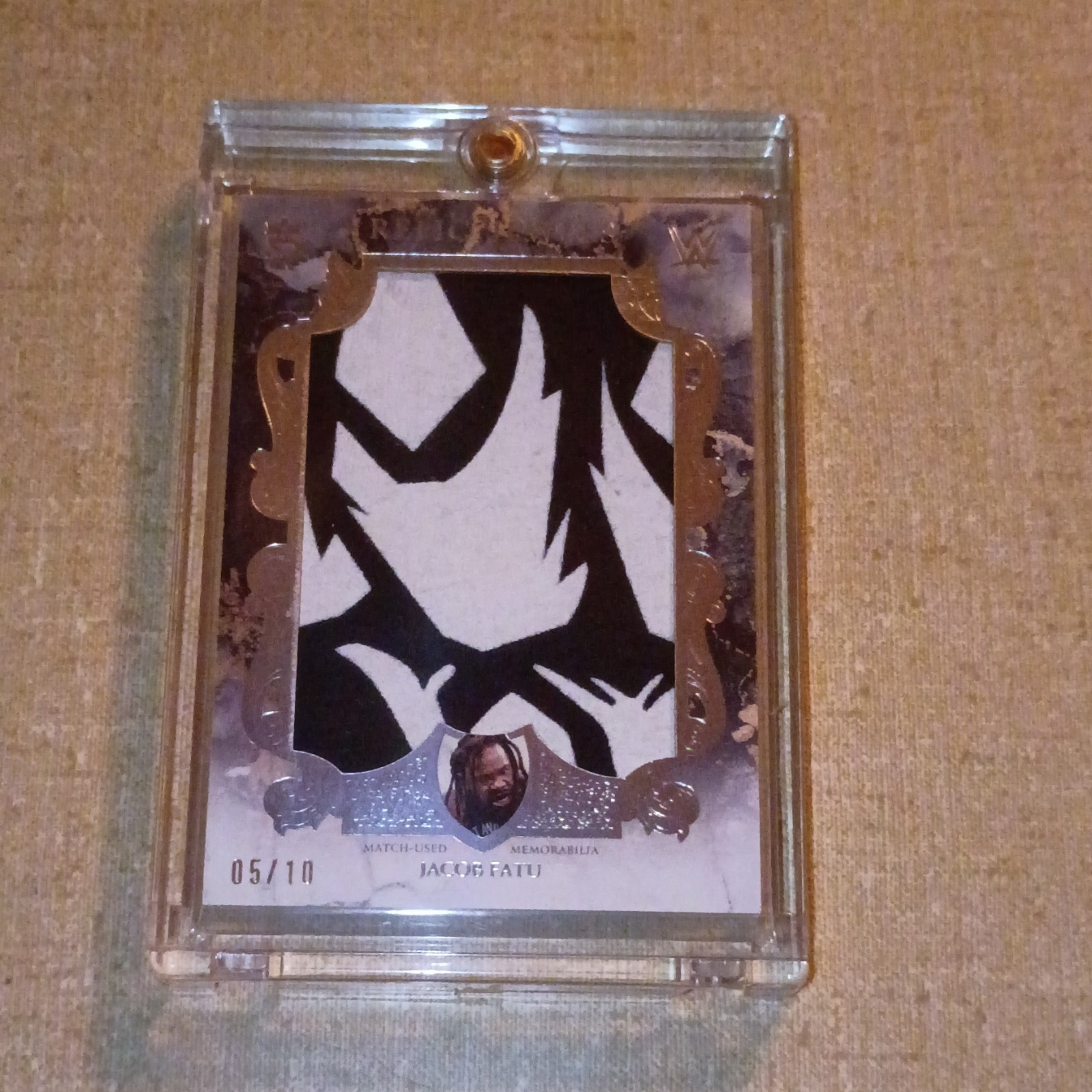 Topps 2025 Topps Royalty WWE Relic Jewels Jacob Fatu RJ-19 /10 Memo Topps 2025 Topps Royalty WWE Relic Jewels Jacob Fatu RJ-19 /10 Memo