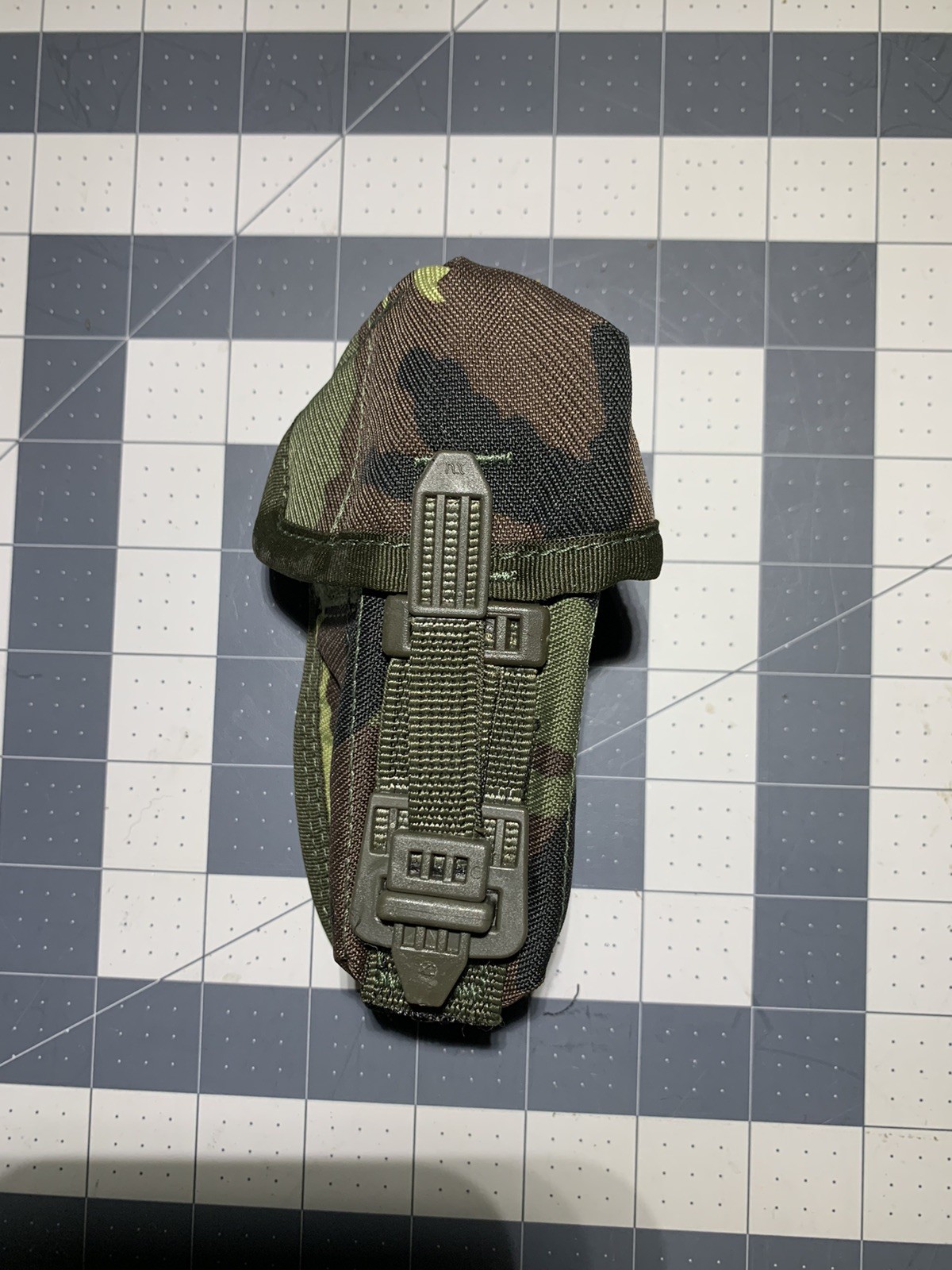 CZECH ARMY M95 camo VZ61 magazine pouch NEW UNISSUED CZECH ARMY M95 camo VZ61 magazine pouch NEW UNISSUED