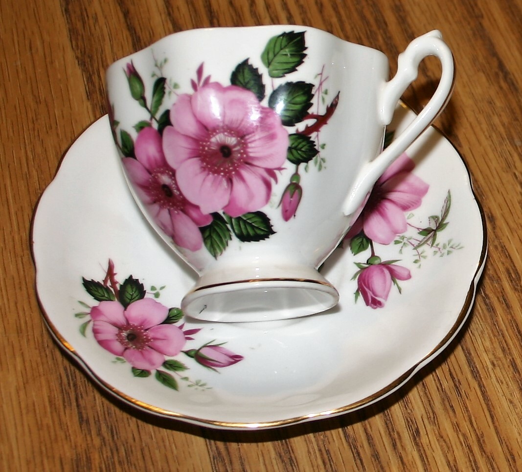 Queen Anne: PINK ROSEBUD & BLOSSOM TEACUP & SAUCER SET - BONE CHINA Gold Trim Queen Anne: PINK ROSEBUD & BLOSSOM TEACUP & SAUCER SET - BONE CHINA Gold Trim