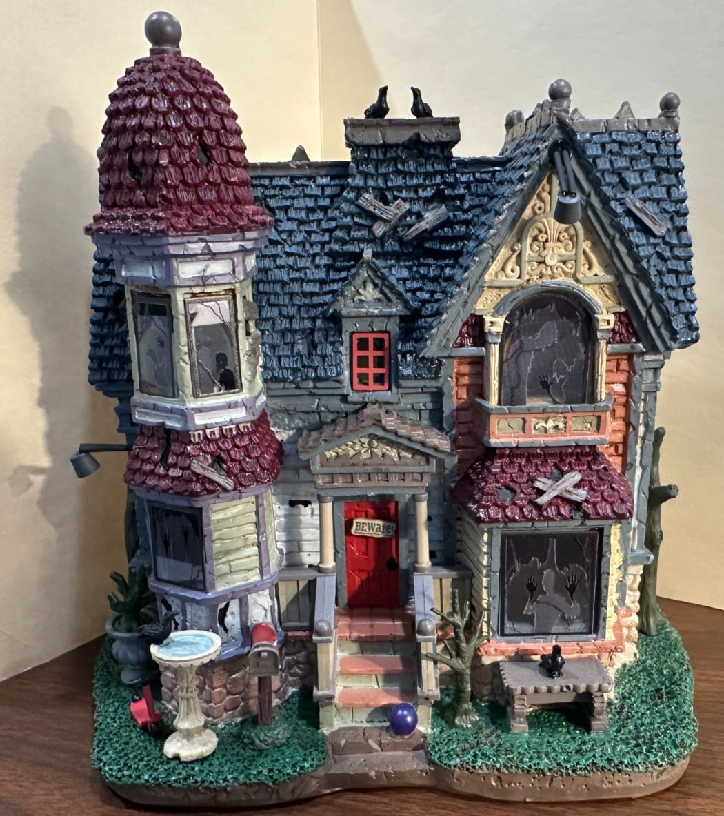 LEMAX Retired HALLOWEEN Spooky Town LED Lighted HOUSE OF SHADOWS #35004