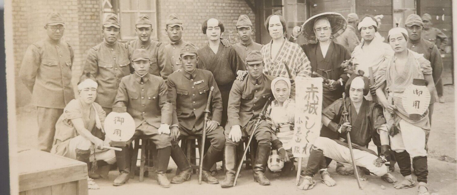ANTIQUE/VINTAGE PHOTOGRAPH OF JAPANESE SOLDIERS & CIVILIANS EARLY TO MID 1900s