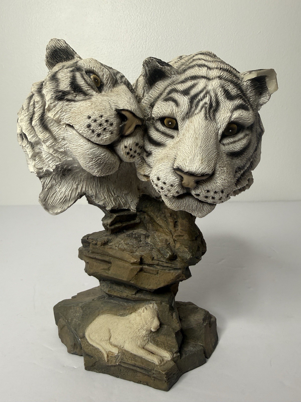 Vintage 90s Double White Tiger Head Bust Resin Statue 8" Vintage 90s Double White Tiger Head Bust Resin Statue 8"