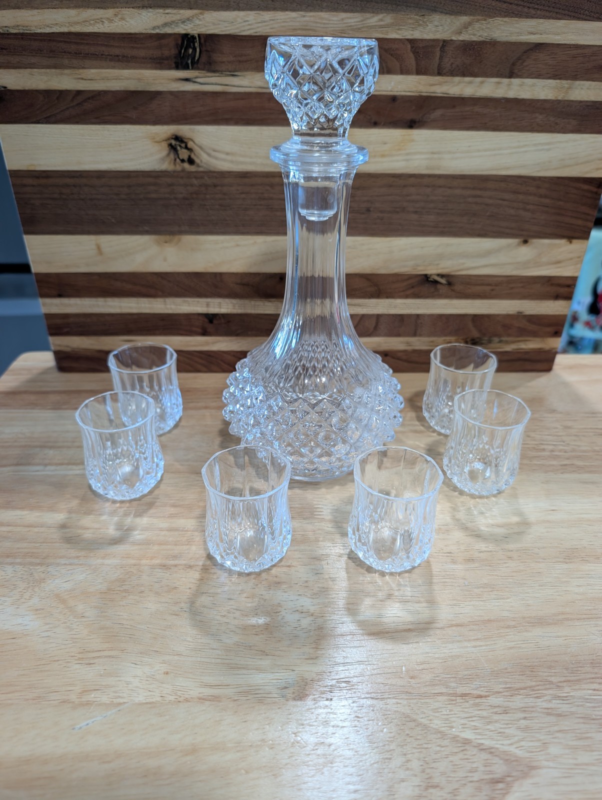 Beautiful Longchamps Decanter and 6 Shot Glasses