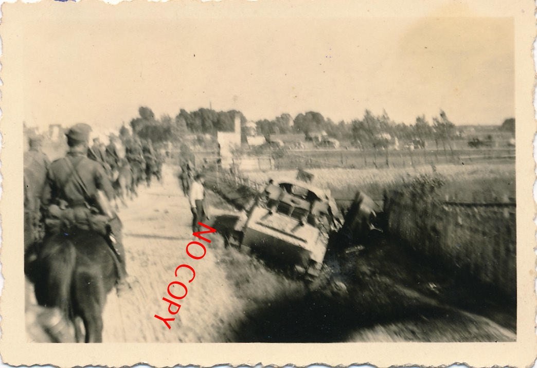 Photo Cavalry Advance Russian Tank Wreck Trench Eastern Front 1941 X134 Photo Cavalry Advance Russian Tank Wreck Trench Eastern Front 1941 X134