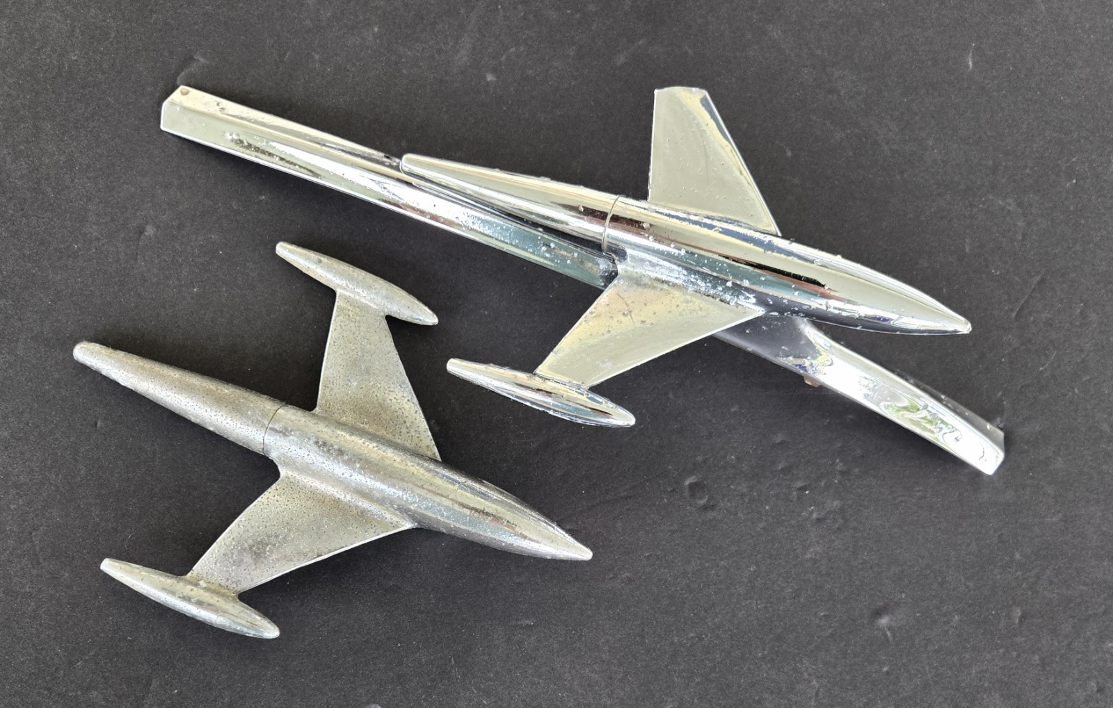 2 RARE VINTAGE 1947-1954 GMC HOOD ORNAMENT JET SPACESHIP PICKUP TRUCK SUBURBAN 2 RARE VINTAGE 1947-1954 GMC HOOD ORNAMENT JET SPACESHIP PICKUP TRUCK SUBURBAN