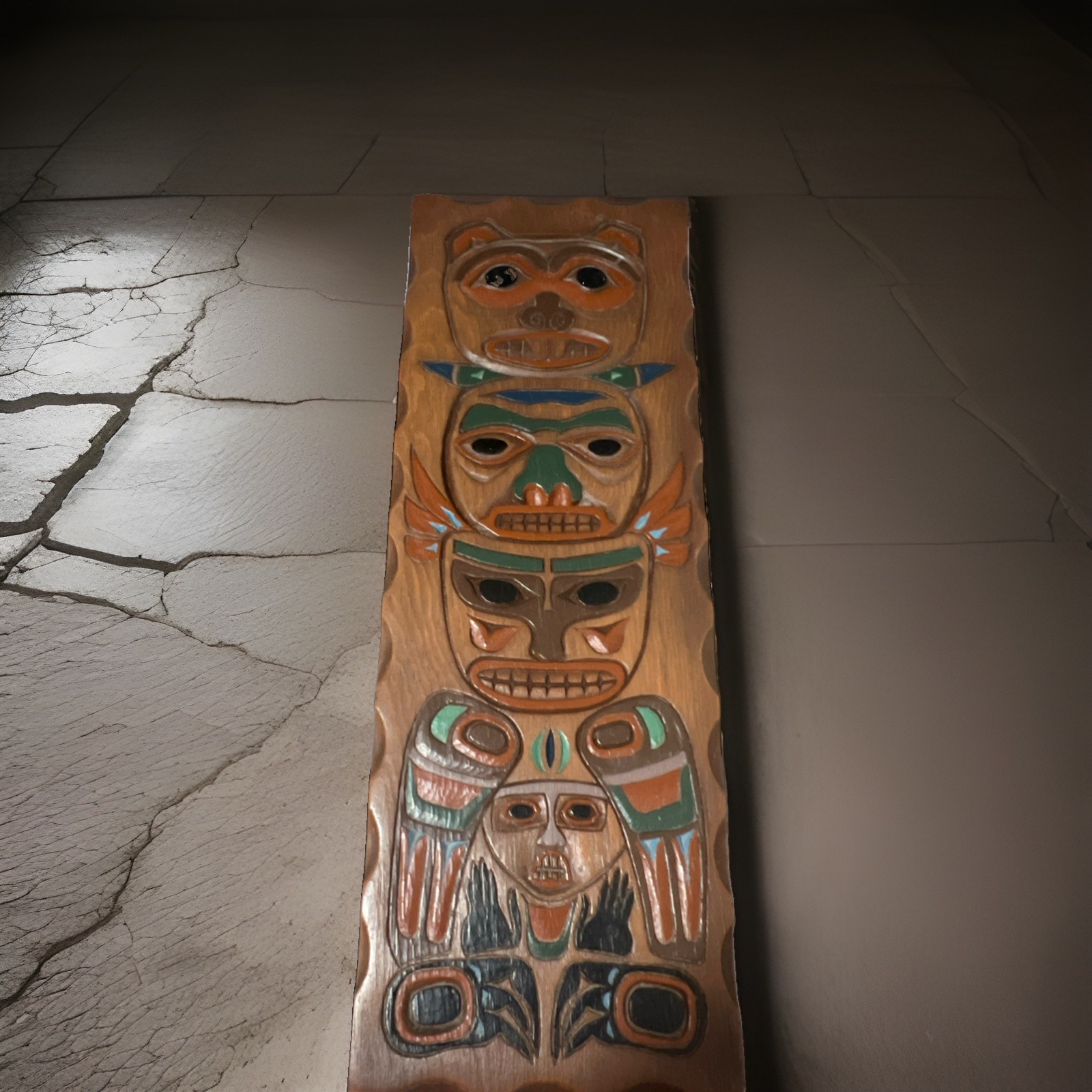 VTG NORTHWEST COAST DESIGN ALASKA CARVED WOOD PLAQUE by RAVEN 15 1/2" Long VTG NORTHWEST COAST DESIGN ALASKA CARVED WOOD PLAQUE by RAVEN 15 1/2" Long