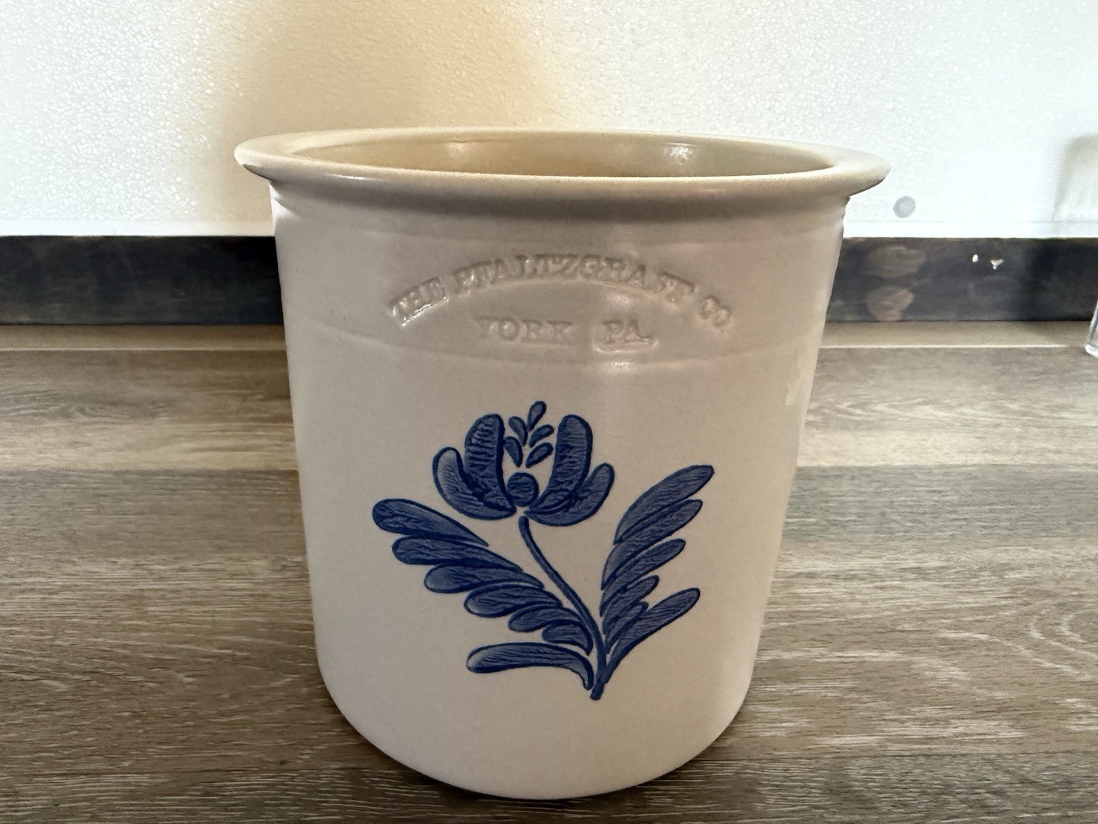 Vintage Pfaltzgraff Yorktowne Stoneware Crock With Classic Blue Floral Motif 