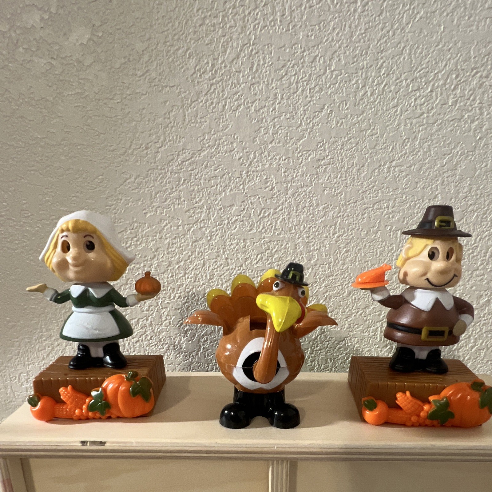 Retro/Vintage SolarEffect Thanksgiving Figurine Set of 3 Pilgrim Girl Man Turkey Retro/Vintage SolarEffect Thanksgiving Figurine Set of 3 Pilgrim Girl Man Turkey
