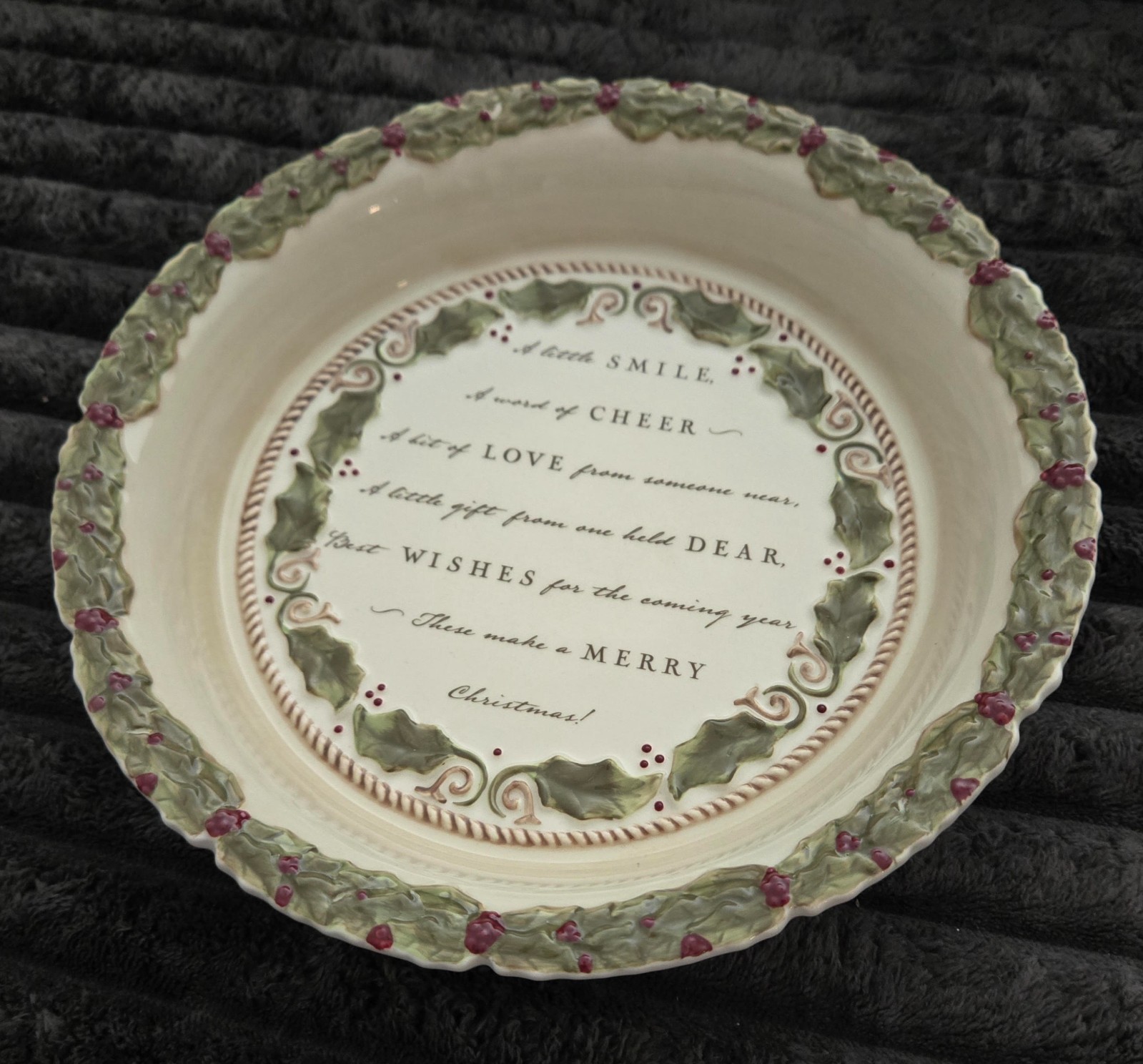 VINTAGE CHRISTMAS HOLLY BERRY CERAMIC PIE DISH-9.5" DIAMETER DEEP DISH-AMSCAN VINTAGE CHRISTMAS HOLLY BERRY CERAMIC PIE DISH-9.5" DIAMETER DEEP DISH-AMSCAN