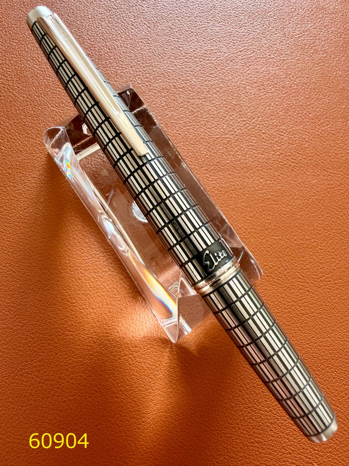 PILOT Fountain Pen Elite Black Steel Grid Nib-F 18K-750 VINTAGE H576 1976 model PILOT Fountain Pen Elite Black Steel Grid Nib-F 18K-750 VINTAGE H576 1976 model