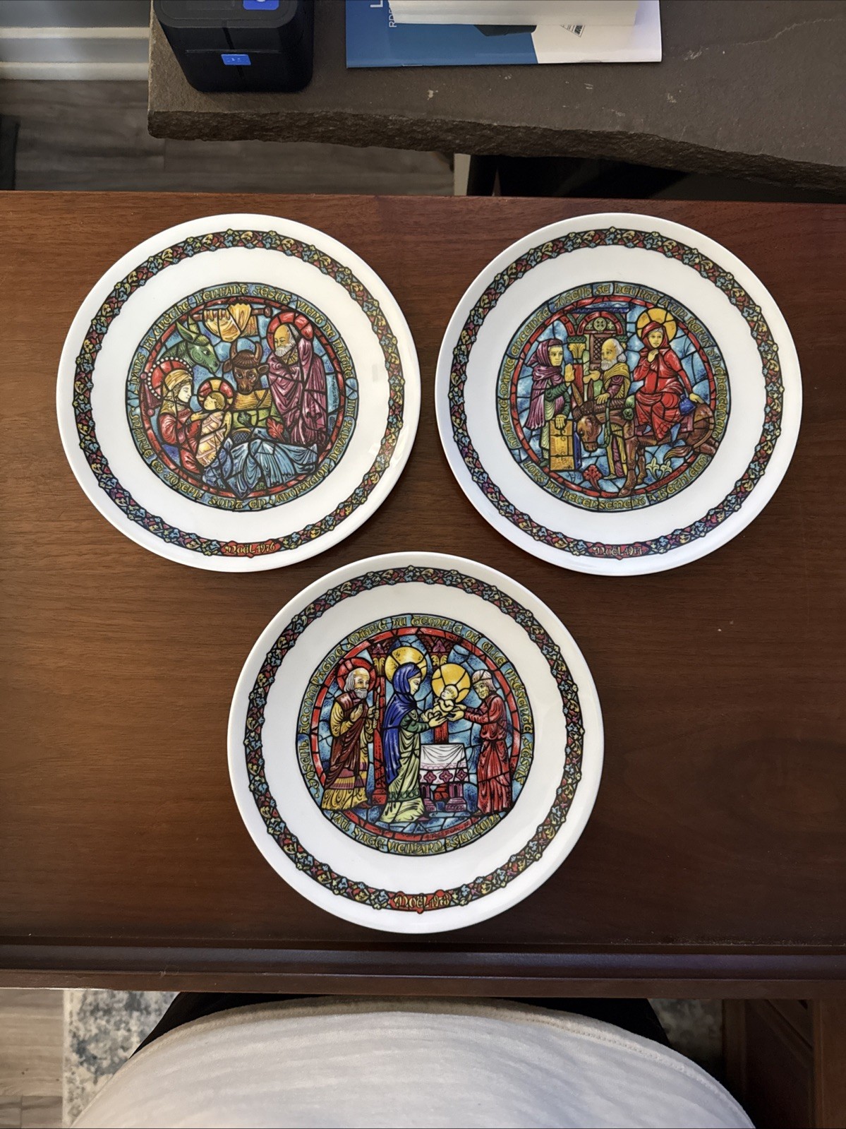 Darceau-Limoges Noel vitral 2,3,4 porcelaine plates 3 pcs Darceau-Limoges Noel vitral 2,3,4 porcelaine plates 3 pcs