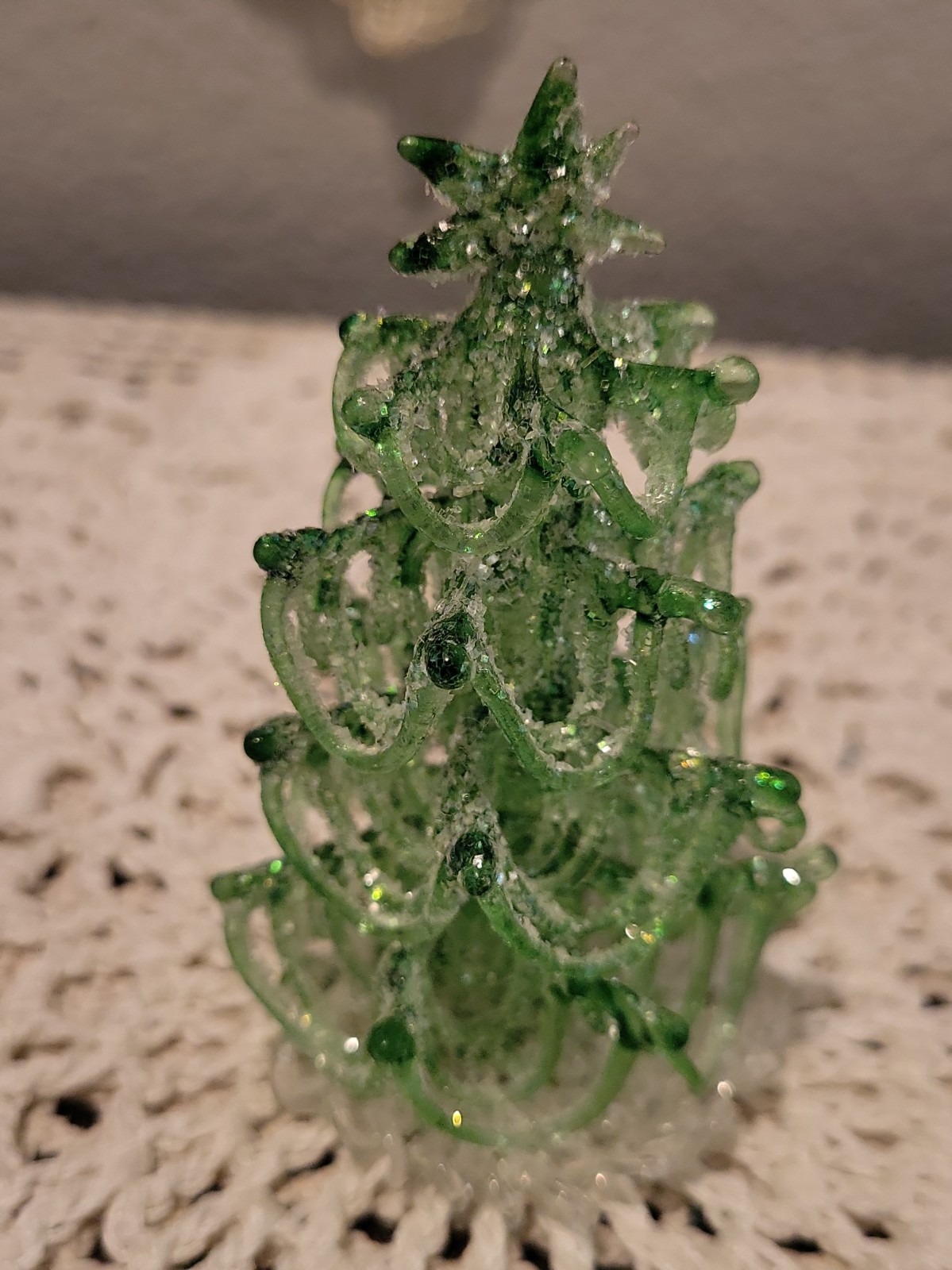 Enesco - Festivities Christmas Trees Spun Glass - Green White Enesco - Festivities Christmas Trees Spun Glass - Green White