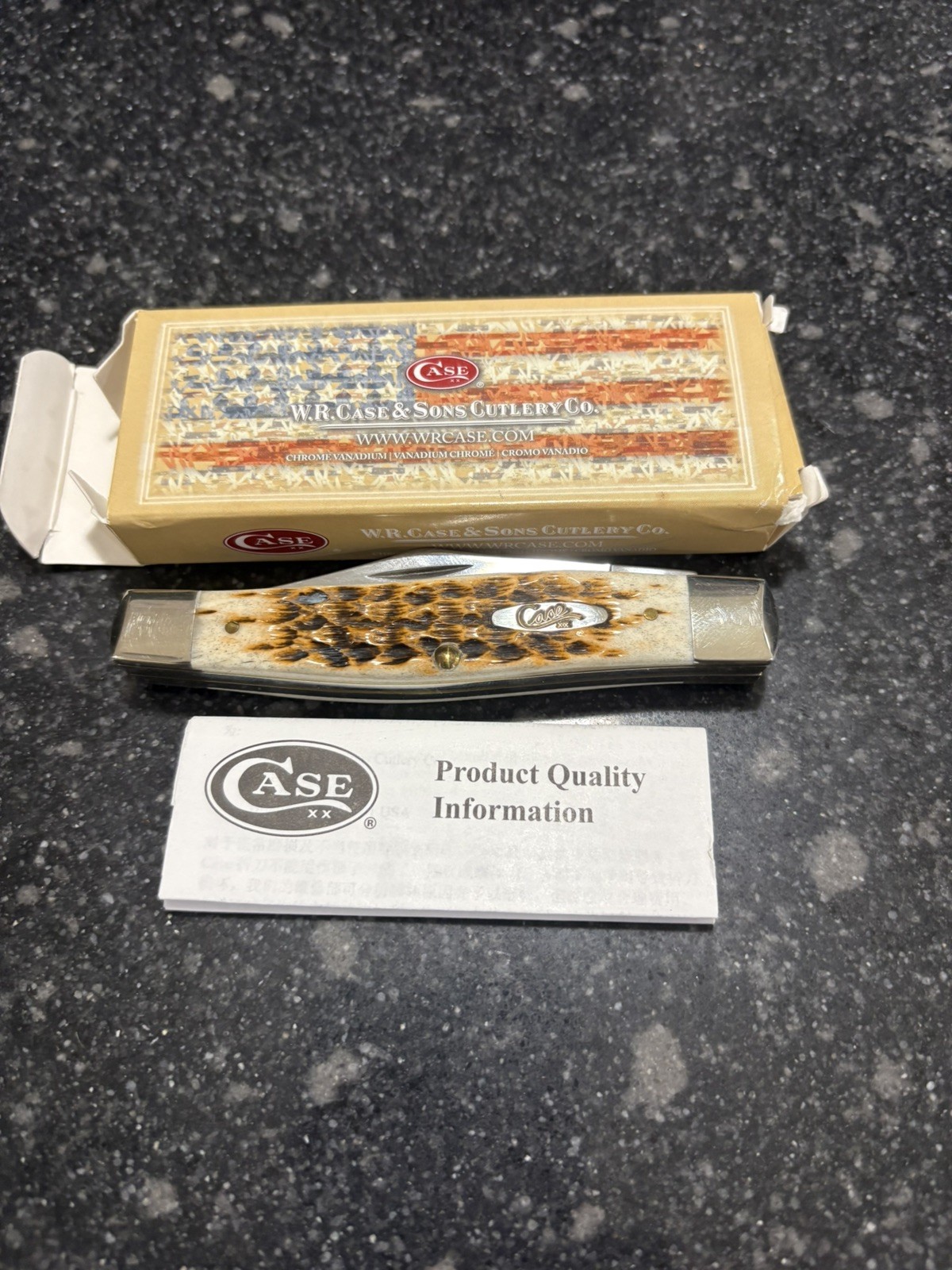 CASE XX 6375 CV JIGGED AMBER BONE LARGE STOCK KNIFE, SCRIPT SHIELD, MINT CASE XX 6375 CV JIGGED AMBER BONE LARGE STOCK KNIFE, SCRIPT SHIELD, MINT