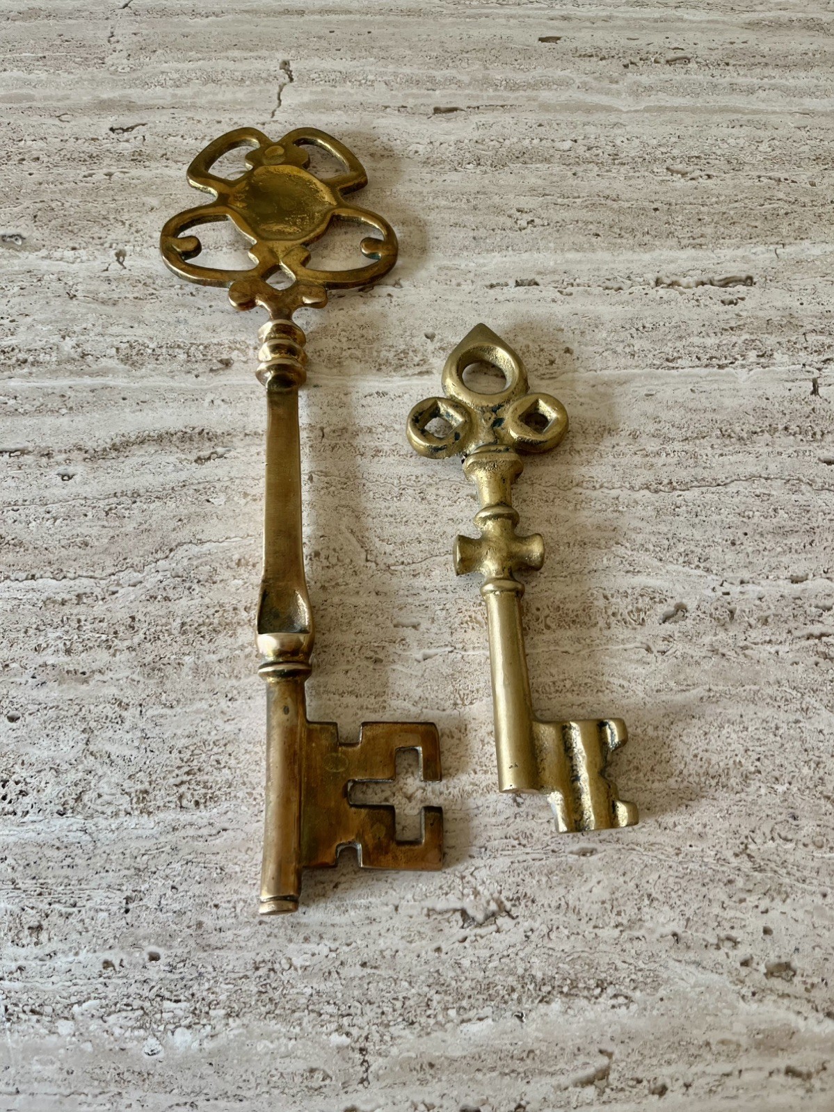 Vtg Set 2 Brass Skeleton Key Large and Medium Decorative Heavy Brass Gold Decor Vtg Set 2 Brass Skeleton Key Large and Medium Decorative Heavy Brass Gold Decor