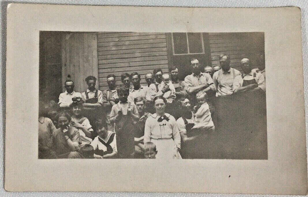 RPPC 1904-1918 Picture Of Large Family RPPC 1904-1918 Picture Of Large Family
