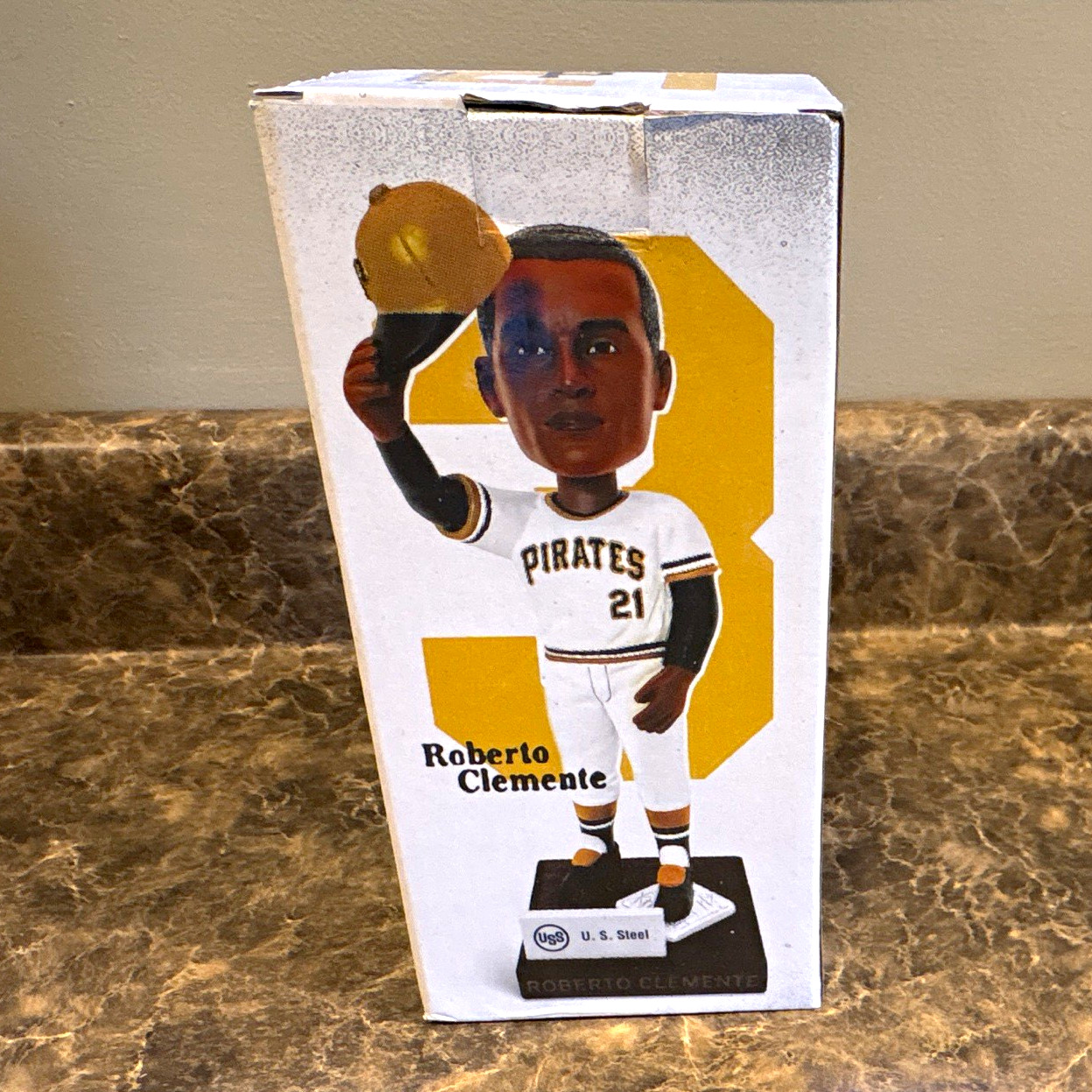 BDA Sports Roberto Clemente Pittsburgh Pirates #21 Limited Bobblehead 2026 BDA Sports Roberto Clemente Pittsburgh Pirates #21 Limited Bobblehead 2026