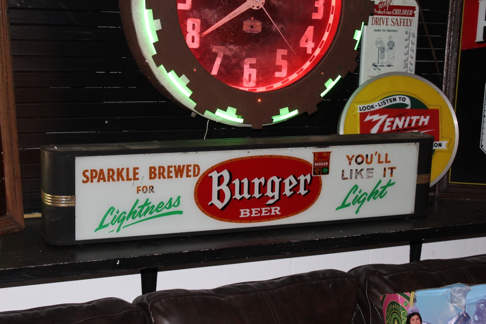 SCARCE 1930s  BURGER BEER REVERSE PAINTED GLASS LIGHTED SIGN CINCINNATI BAR BREW