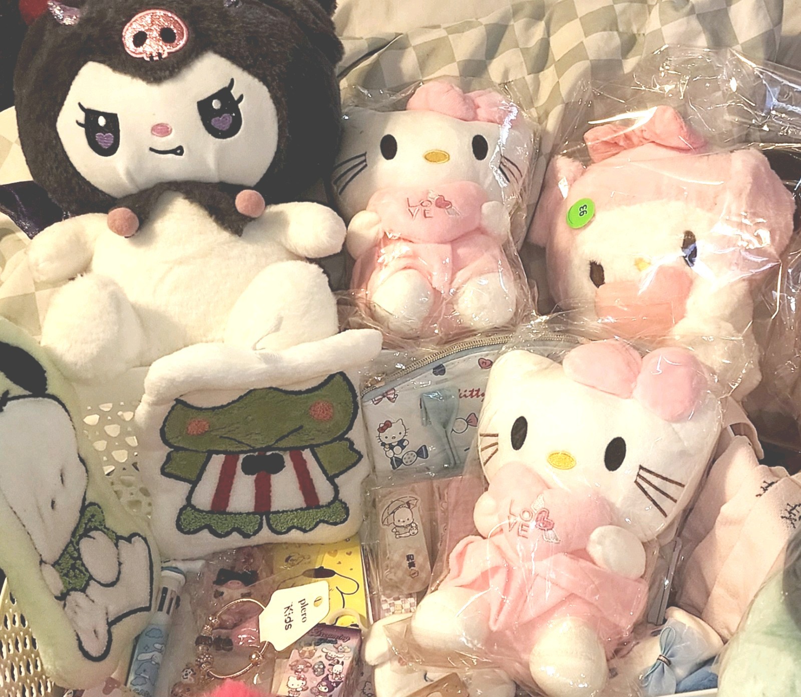 Sanrio Hello Kitty + Surprise Box  Lot Of 25 gotcha  gifts lucky scoop mystery
