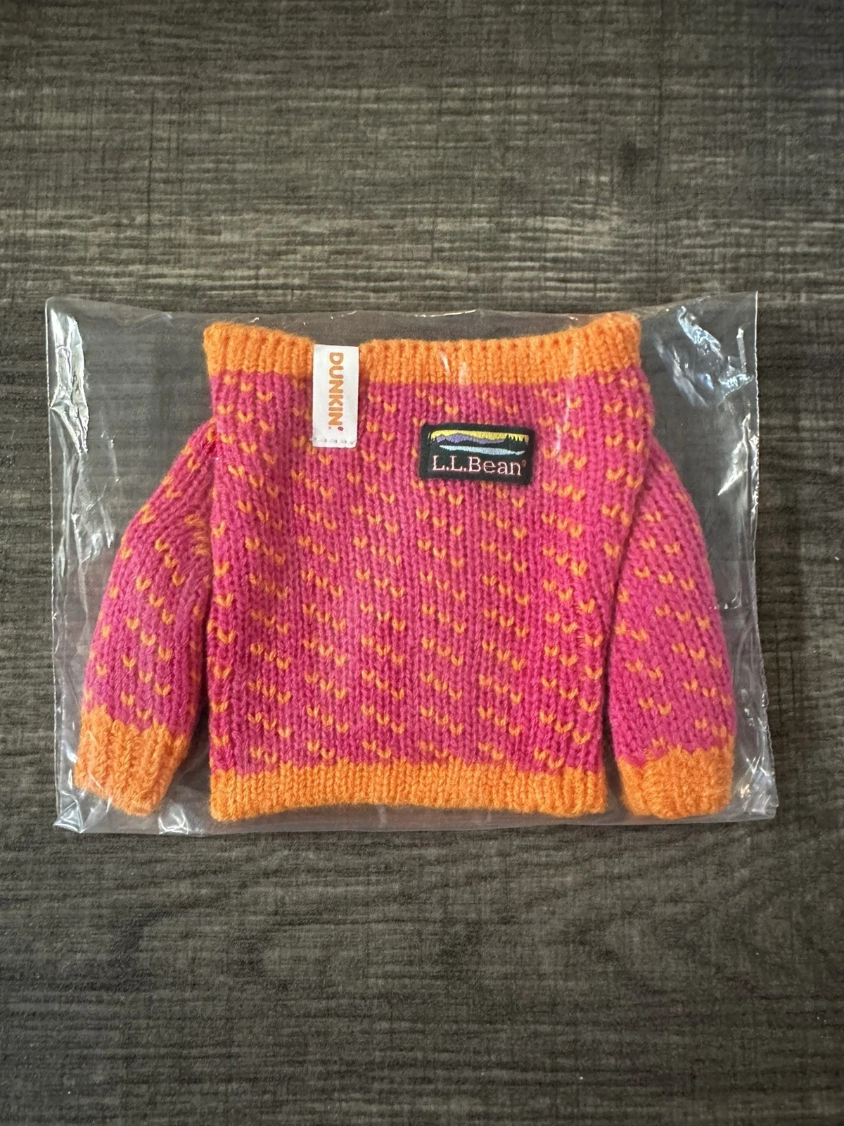 SO HOT  Rare Dunkin’ L.L. BEAN Cup Sweater Sleeve Limited Edition 2026