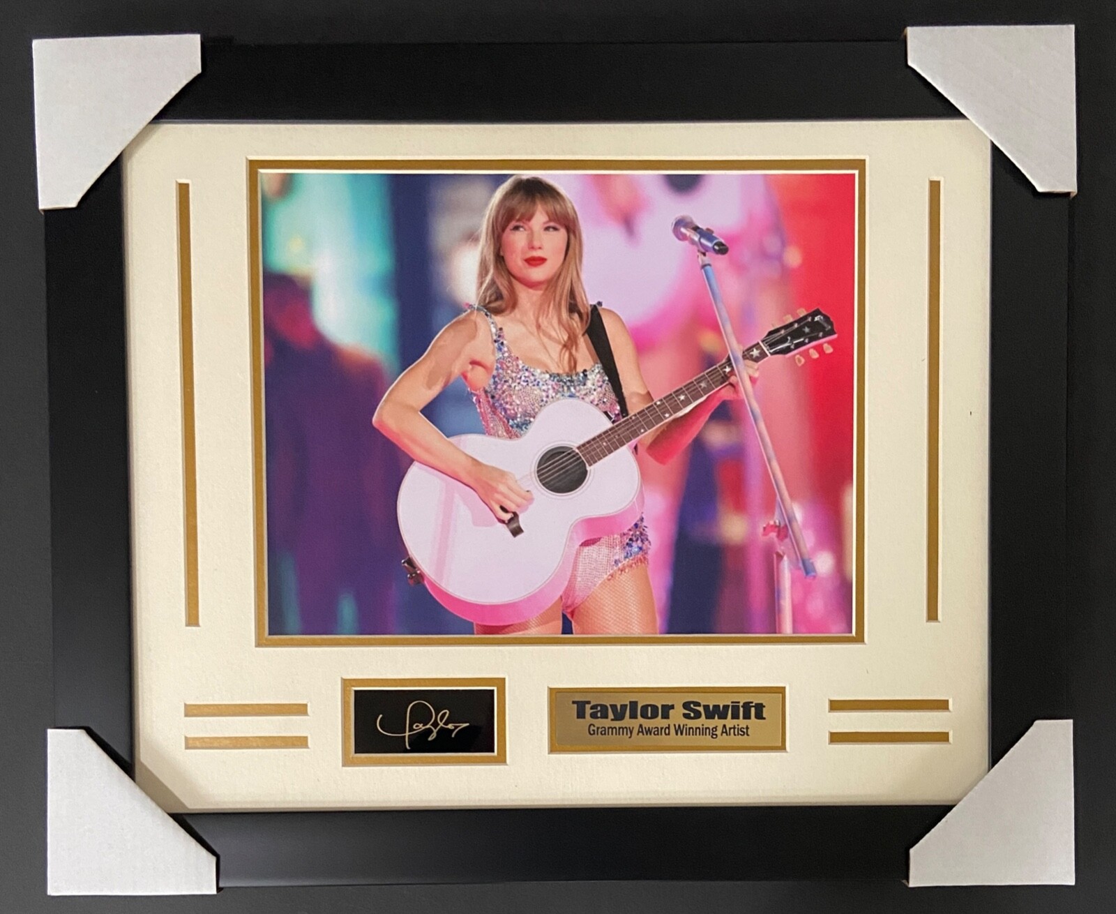 Taylor Swift Grammy Award Winning Artist Engraved Signature Picture Frame