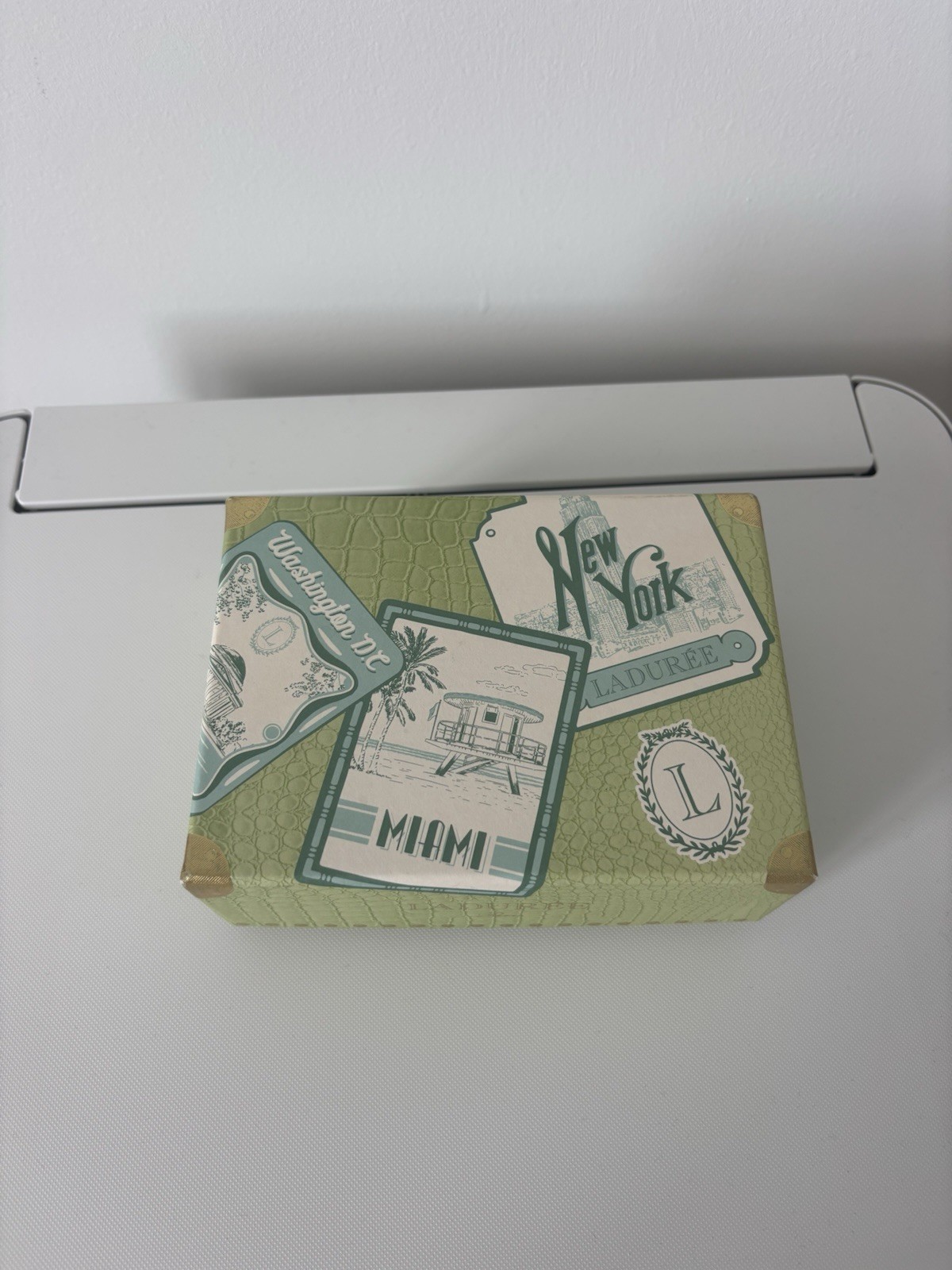 LADUREE Paris Green box with Paris * RARE * Collector's item world landmarks
