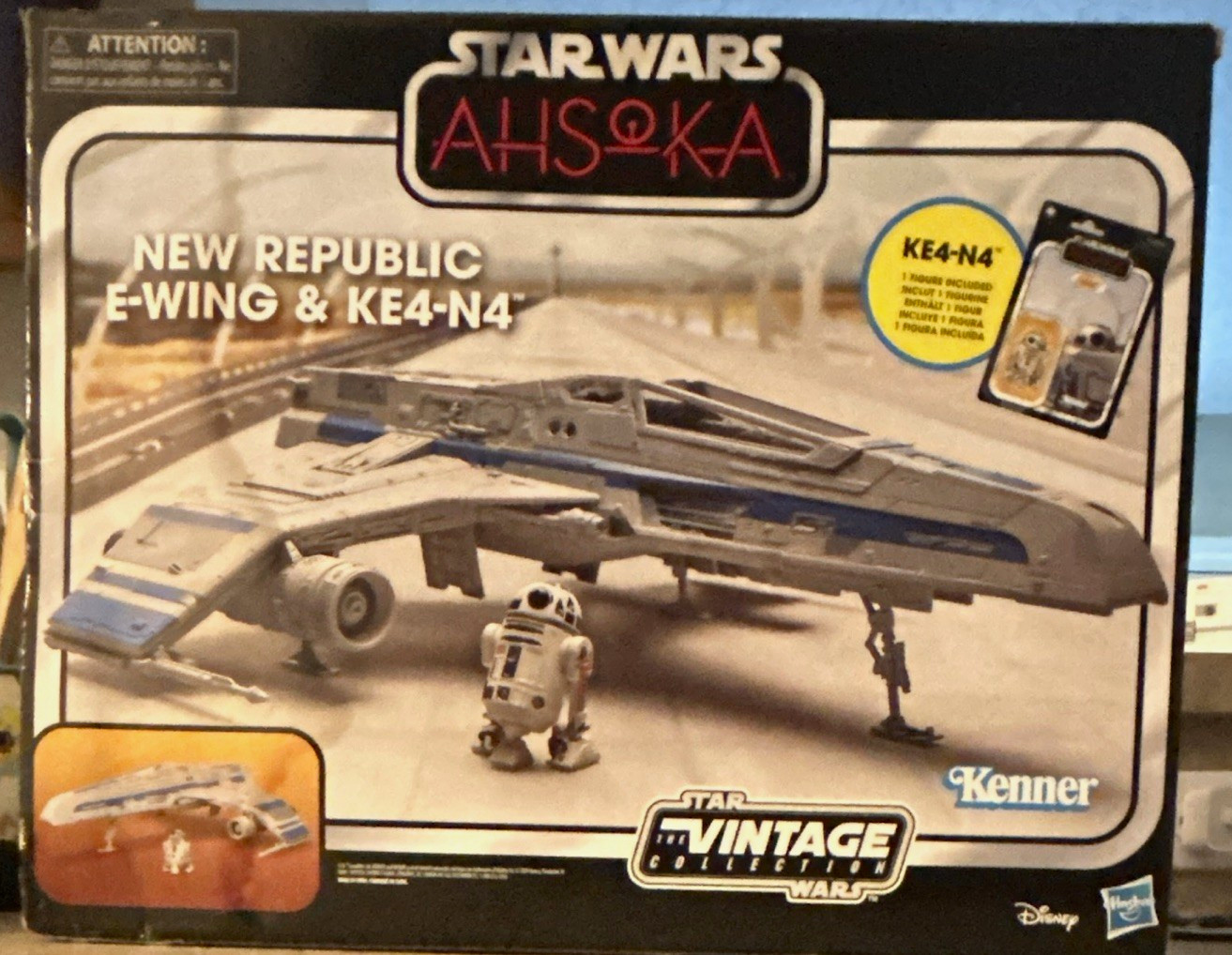Kenner Star Wars Vintage Collection Ahsoka New Republic E-Wing w/ KE4-N4