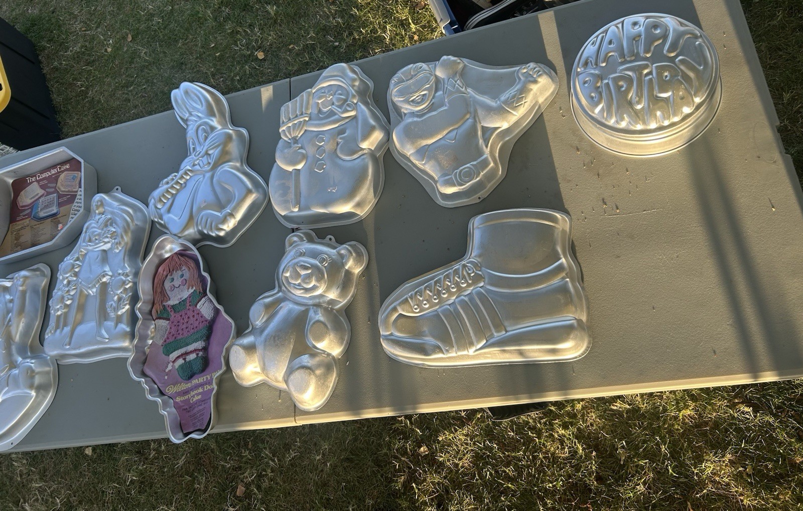 10 Used/Not Used Vintage Cake Pans Power Ranger, Shoe, Bear, Flintstone & More 10 Used/Not Used Vintage Cake Pans Power Ranger, Shoe, Bear, Flintstone & More