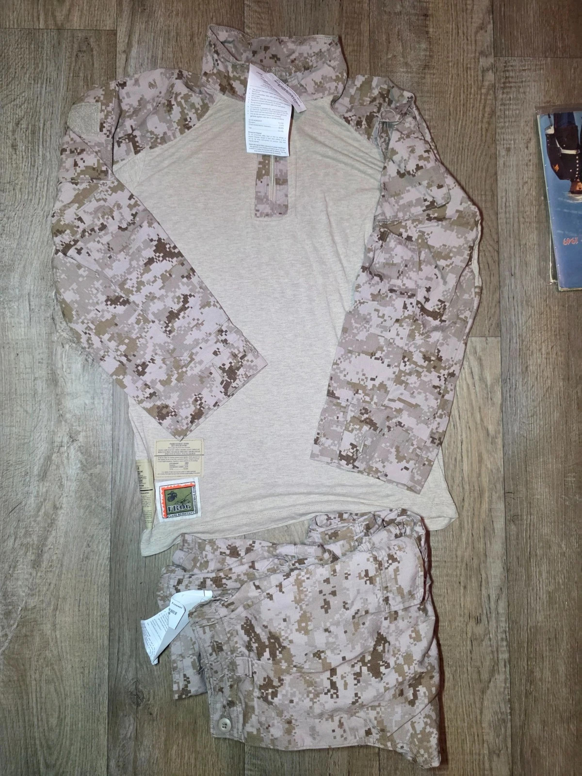 USMC FROG Combat Shirt & Pants (MR) - Marine Corps Desert MARPAT Medium Reg USMC FROG Combat Shirt & Pants (MR) - Marine Corps Desert MARPAT Medium Reg