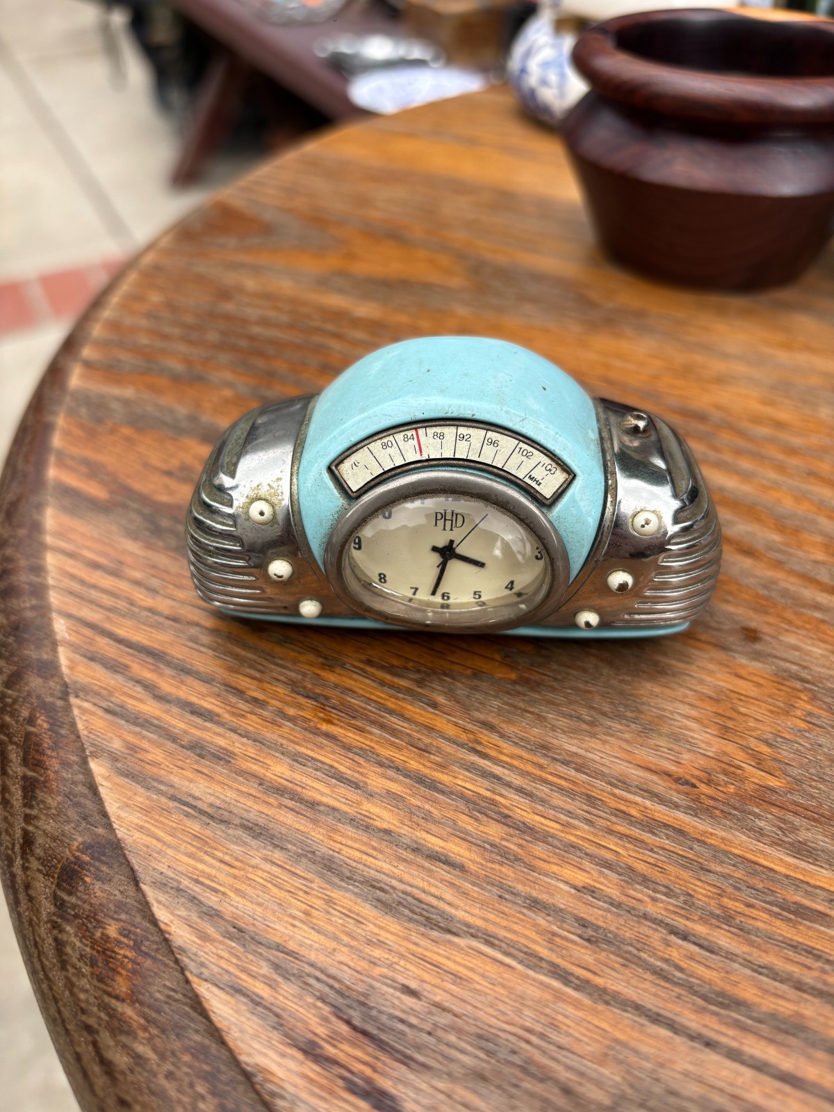 Vintage Mid-Century Retro Car Dashboard Style Desk Clock – Aqua Blue & Chrome Vintage Mid-Century Retro Car Dashboard Style Desk Clock – Aqua Blue & Chrome