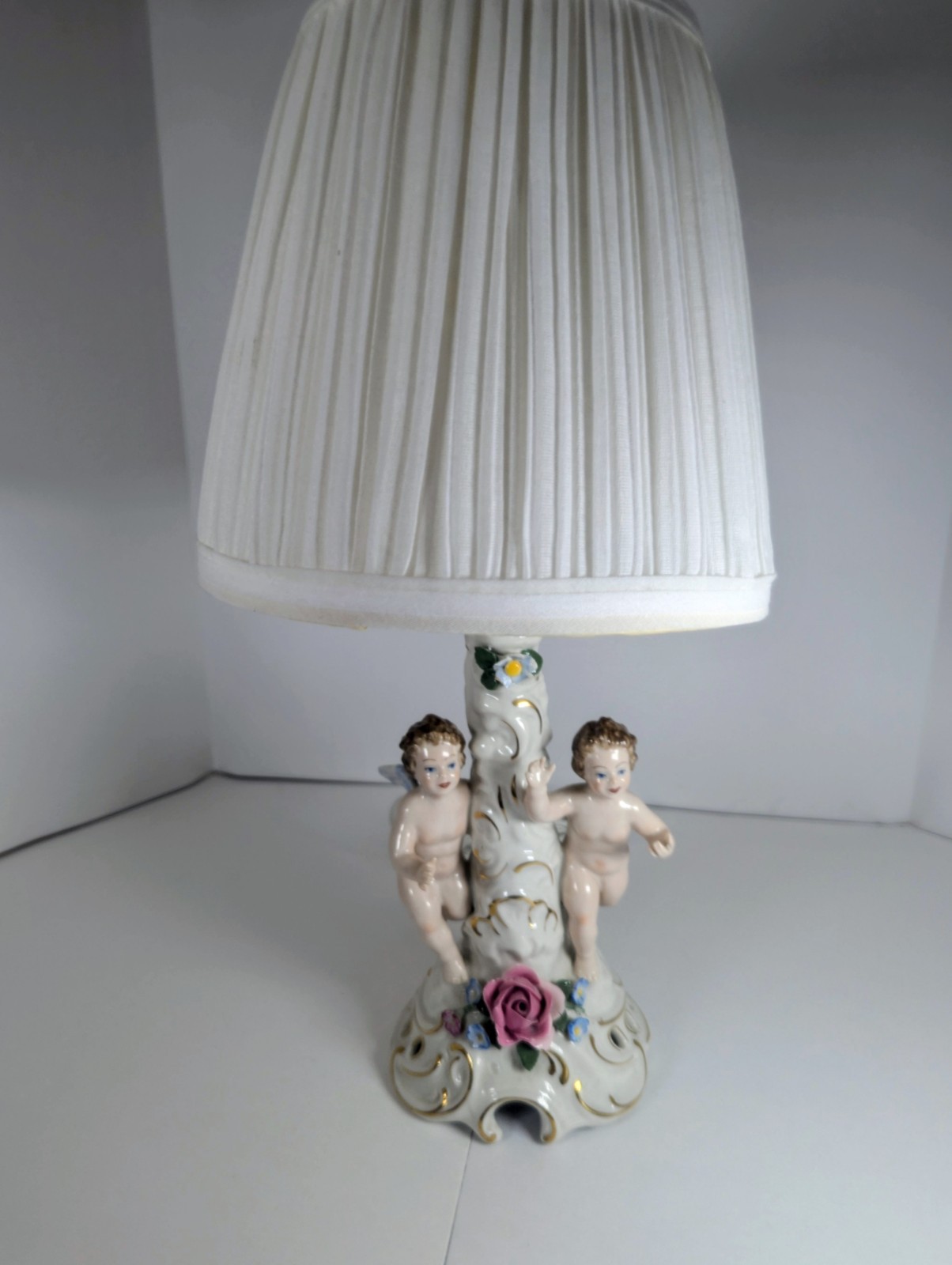 Vintage Capodimonte Porcelain Figurine Cherub Lamp. 449 FF Vintage Capodimonte Porcelain Figurine Cherub Lamp. 449 FF