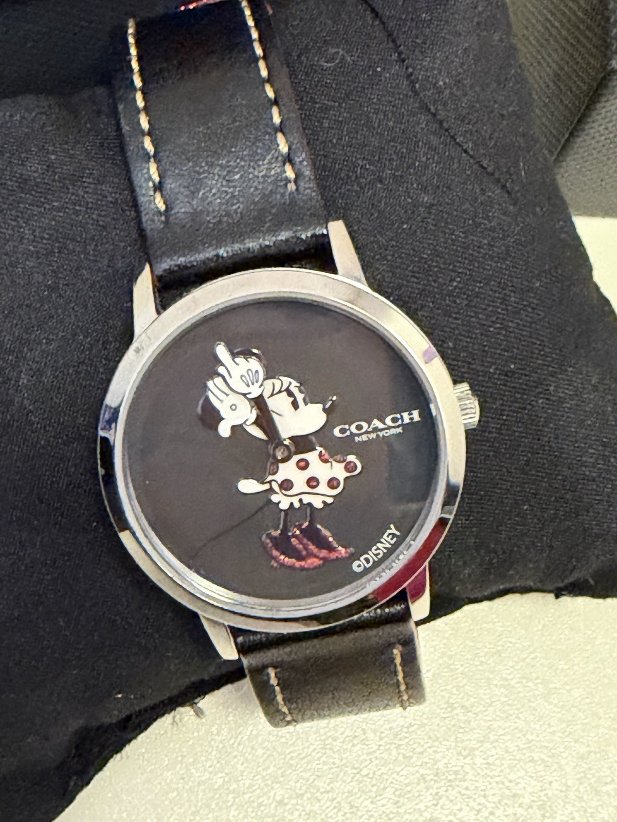 Coach x Disney Minnie Mouse Watch Leather 35mm Box CA.119.7.14.1552 Coach x Disney Minnie Mouse Watch Leather 35mm Box CA.119.7.14.1552