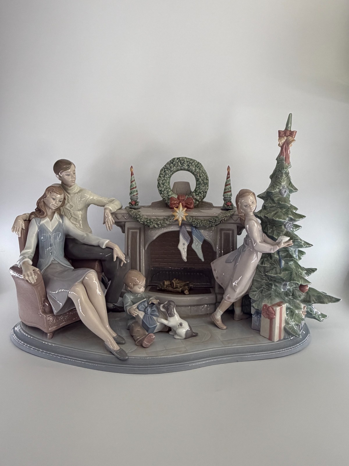 Lladro A Family Christmas w/ Original Box Lladro A Family Christmas w/ Original Box